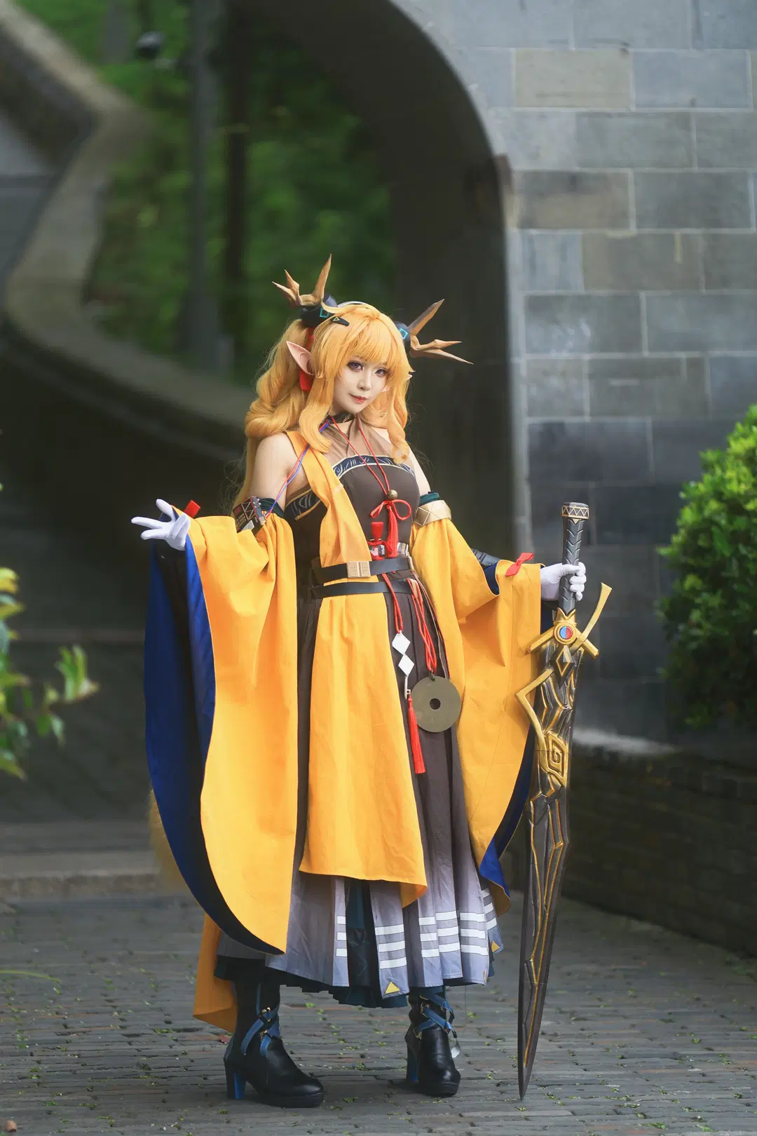 cosplay, 明日方舟, 司霆驚蟄cos, 大劍道具, 明日方舟月行水上