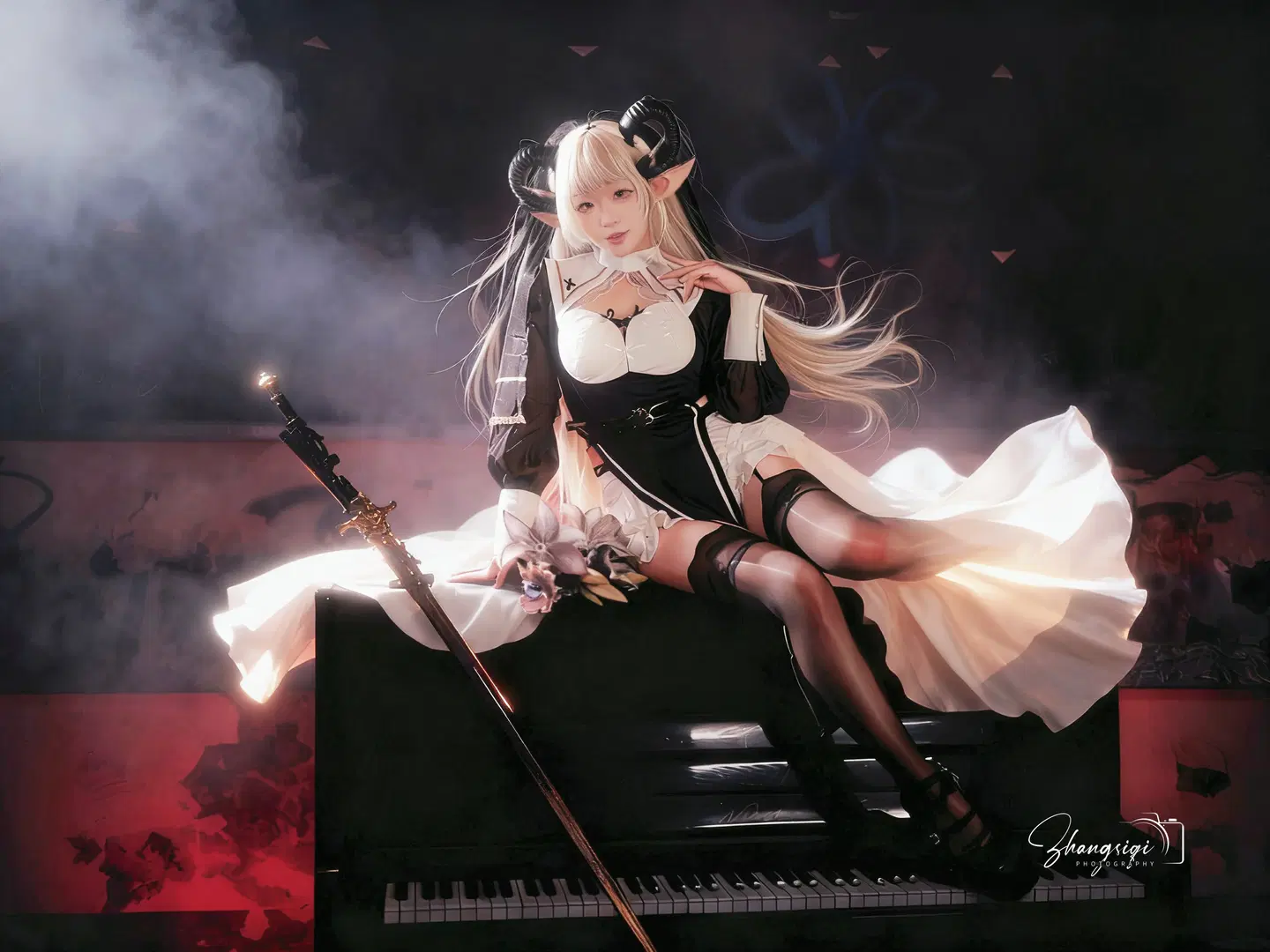 暗黑修女与魔女风cos，教室涂鸦与钢琴上的暗夜幻想 - 坏坏孩子琦 - 第2张