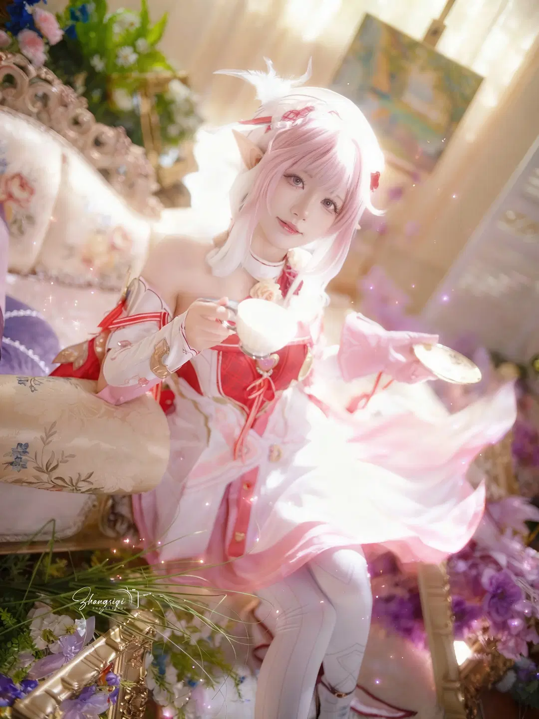 [Elysia Cosplay] The Pink Elf of Honkai Impact 3rd: Vintage French Portrait in White Stockings & Red Dress by 坏坏孩子琦 - Image 8