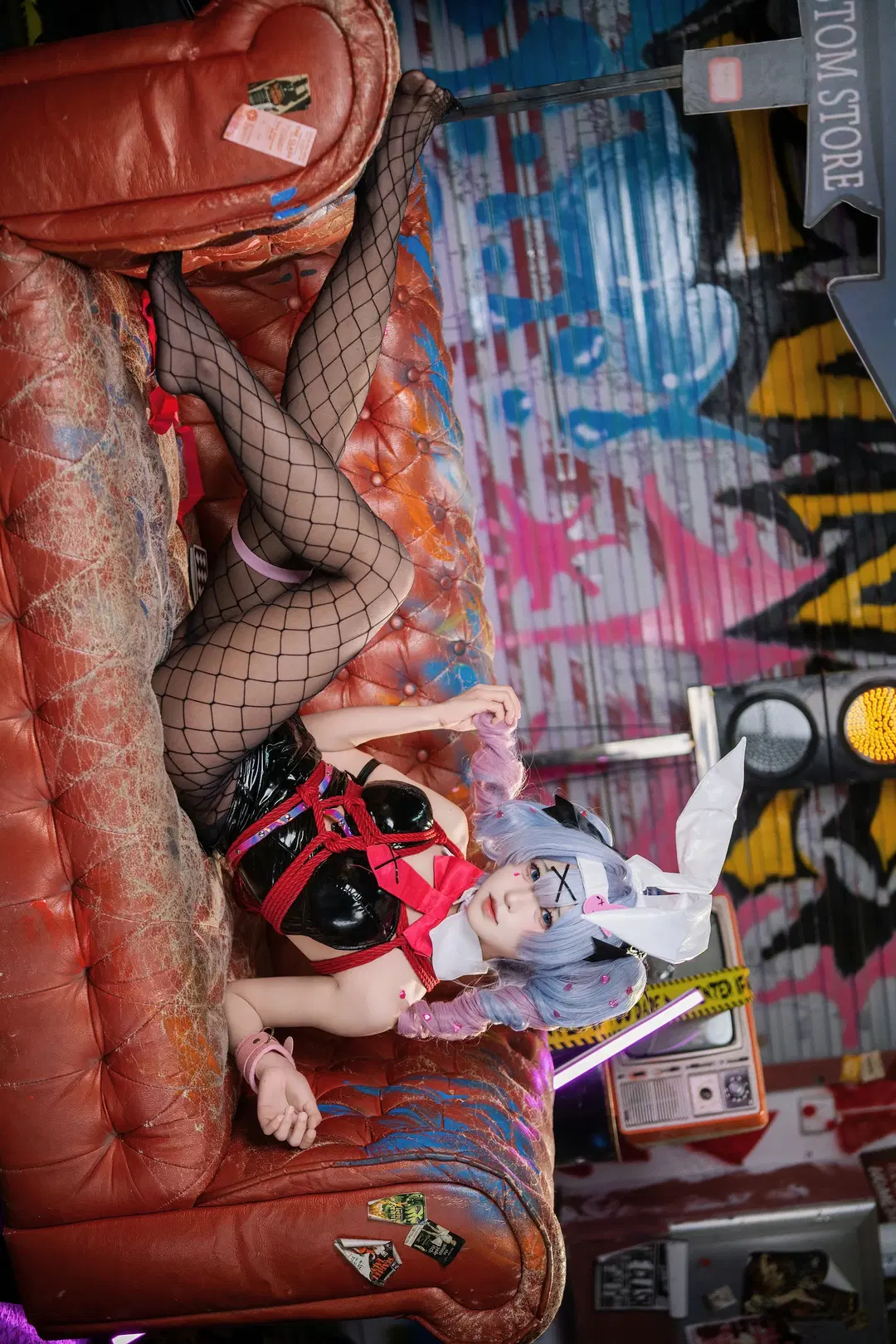 【初音ミク コスプレ】『ボーカロイド』Rabbit Hole バニーガール：レトロストリートなスタジオ撮影記録（網タイツ） - 爱用富士的牛牛 - 2枚目