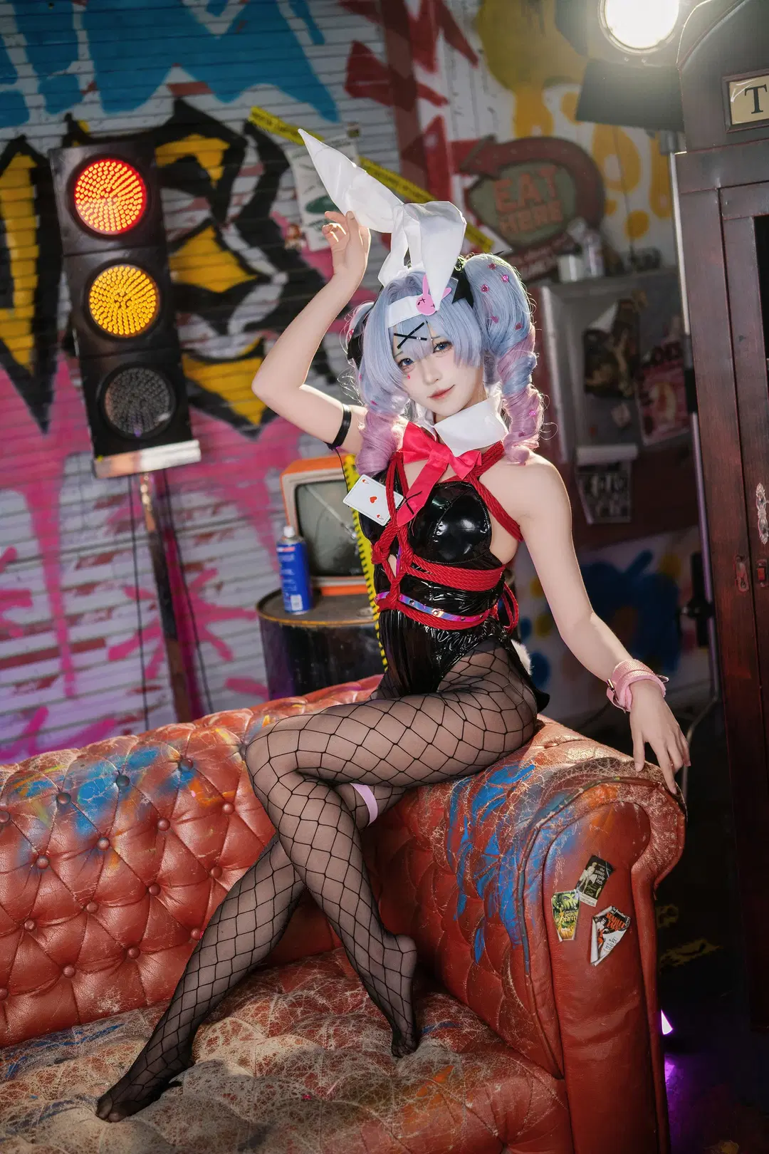 【初音ミク コスプレ】『ボーカロイド』Rabbit Hole バニーガール：レトロストリートなスタジオ撮影記録（網タイツ） - 爱用富士的牛牛 - 3枚目