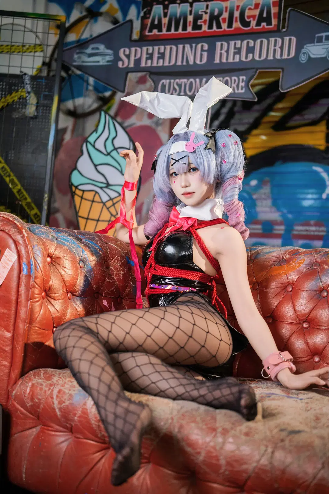 【初音ミク コスプレ】『ボーカロイド』Rabbit Hole バニーガール：レトロストリートなスタジオ撮影記録（網タイツ） - 爱用富士的牛牛 - 5枚目