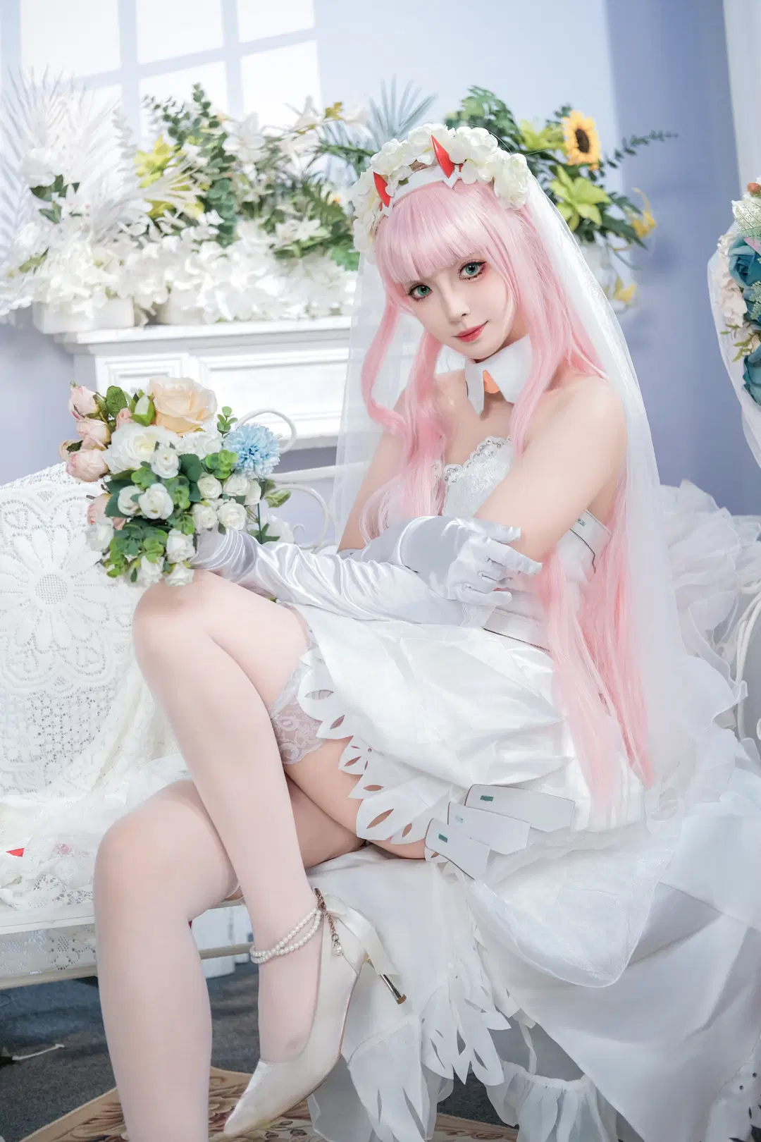 [Zero Two cosplay] Darling in the Franxx: A White Wedding Dress and the Blue Battle Lance by 爱用富士的牛牛 - Image 2