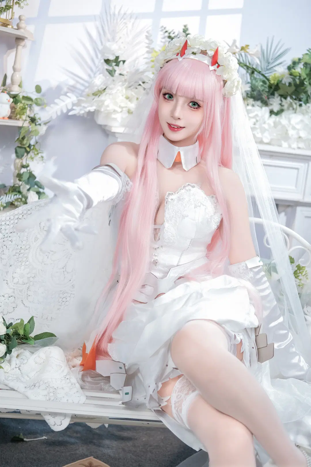 [Zero Two cosplay] Darling in the Franxx: A White Wedding Dress and the Blue Battle Lance by 爱用富士的牛牛 - Image 3
