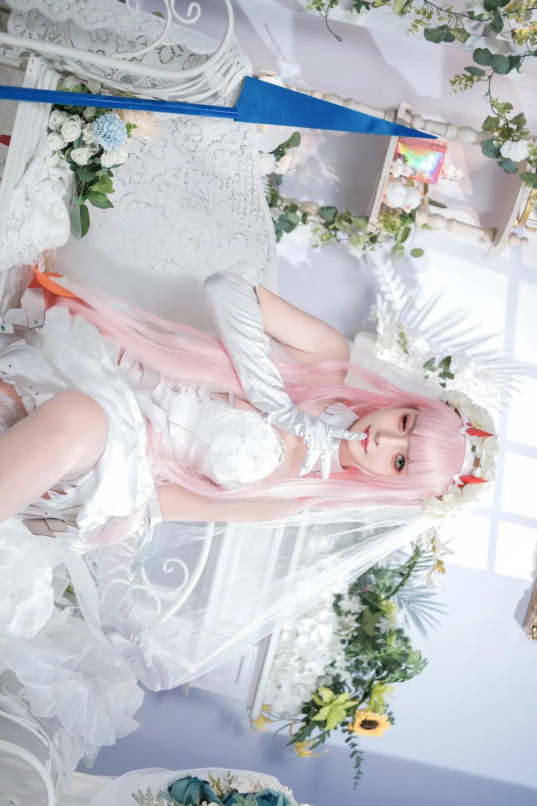 [Zero Two cosplay] Darling in the Franxx: A White Wedding Dress and the Blue Battle Lance by 爱用富士的牛牛 - Image 4