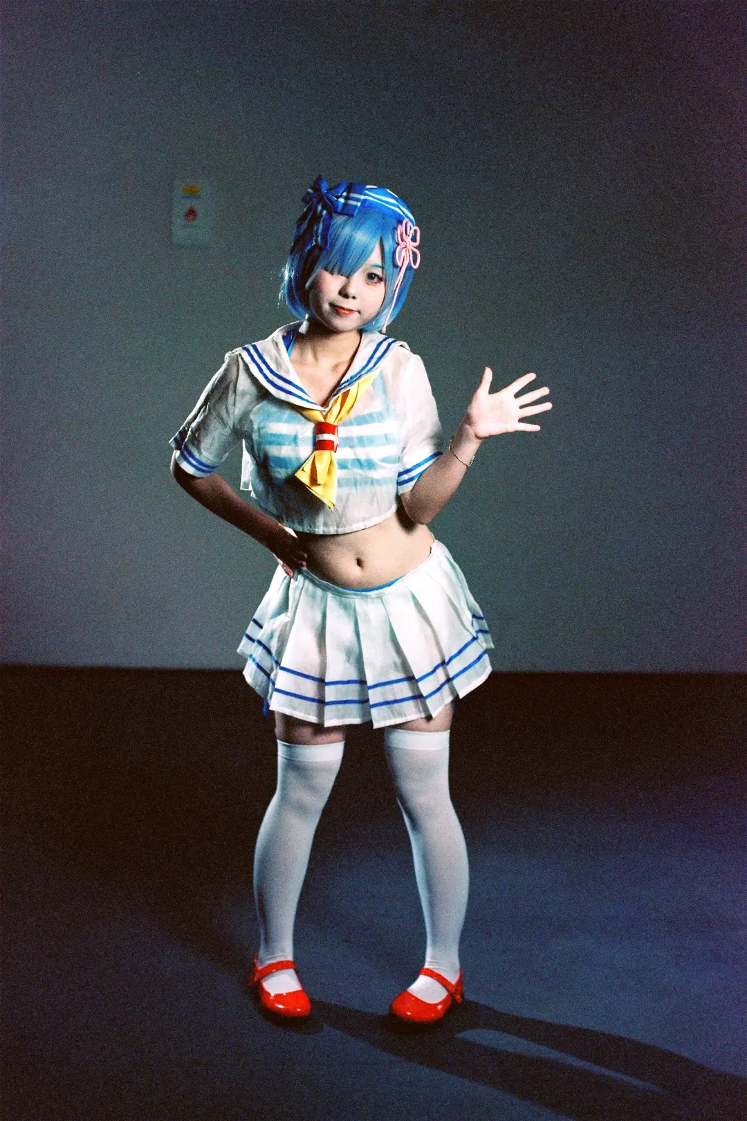 イベント写真, レム コスプレ, Re:ゼロから始める異世界生活, 白ストッキング, 期限切れフィルム - 2枚目