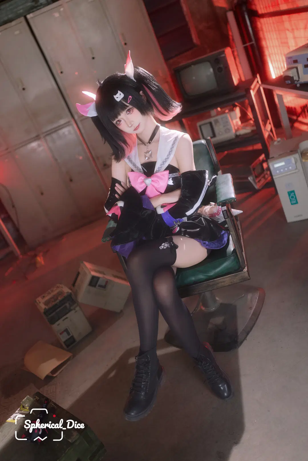 [Nangong Yu cosplay] Sweetness and Danger Entwined: Defining Delusion Amidst Disordered Lights by 圆形骰子 - Image 3
