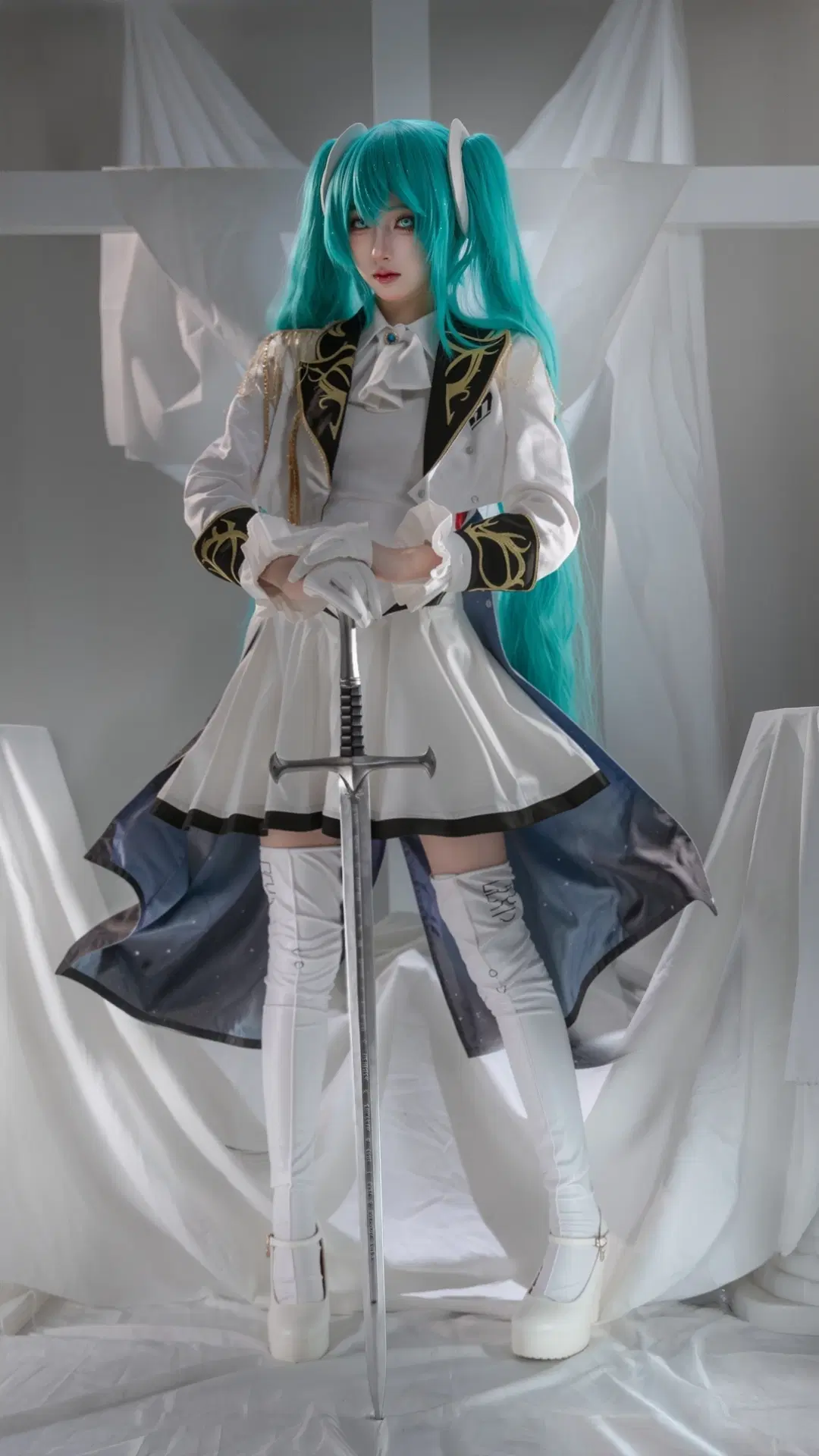 初音未来cos, 白丝, 双马尾, 军装风, 高达