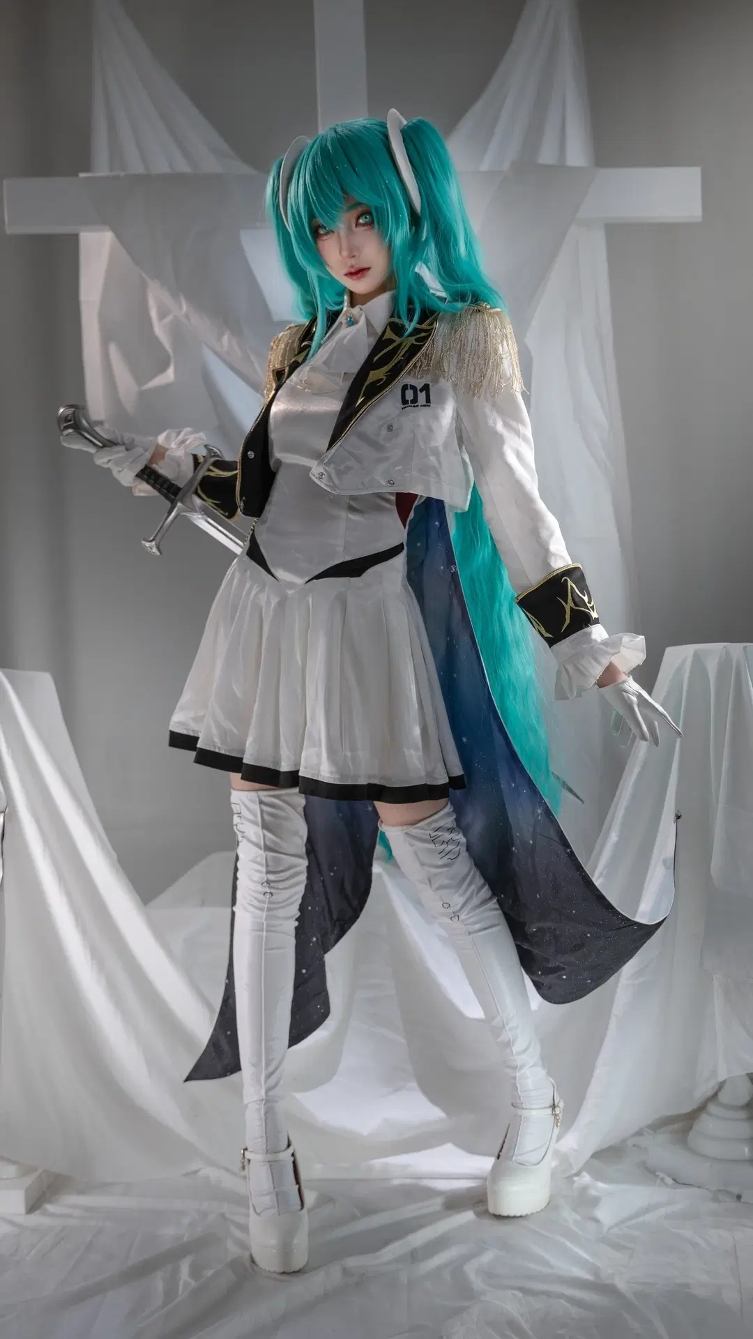 [Hatsune Miku cosplay] Hatsune Miku x Gundam Collab: Guarding the Initial Sound with a Broadsword by 面包脑袋 - Image 2