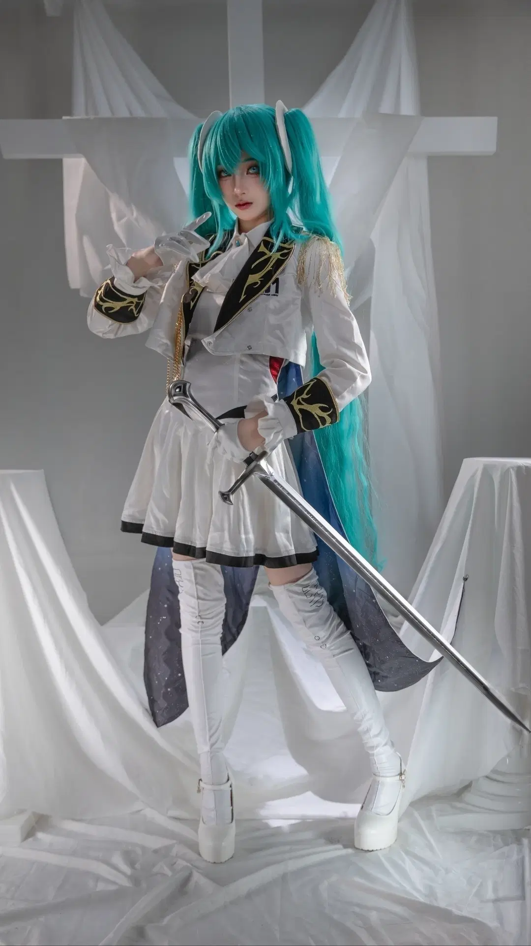 [Hatsune Miku cosplay] Hatsune Miku x Gundam Collab: Guarding the Initial Sound with a Broadsword by 面包脑袋 - Image 3
