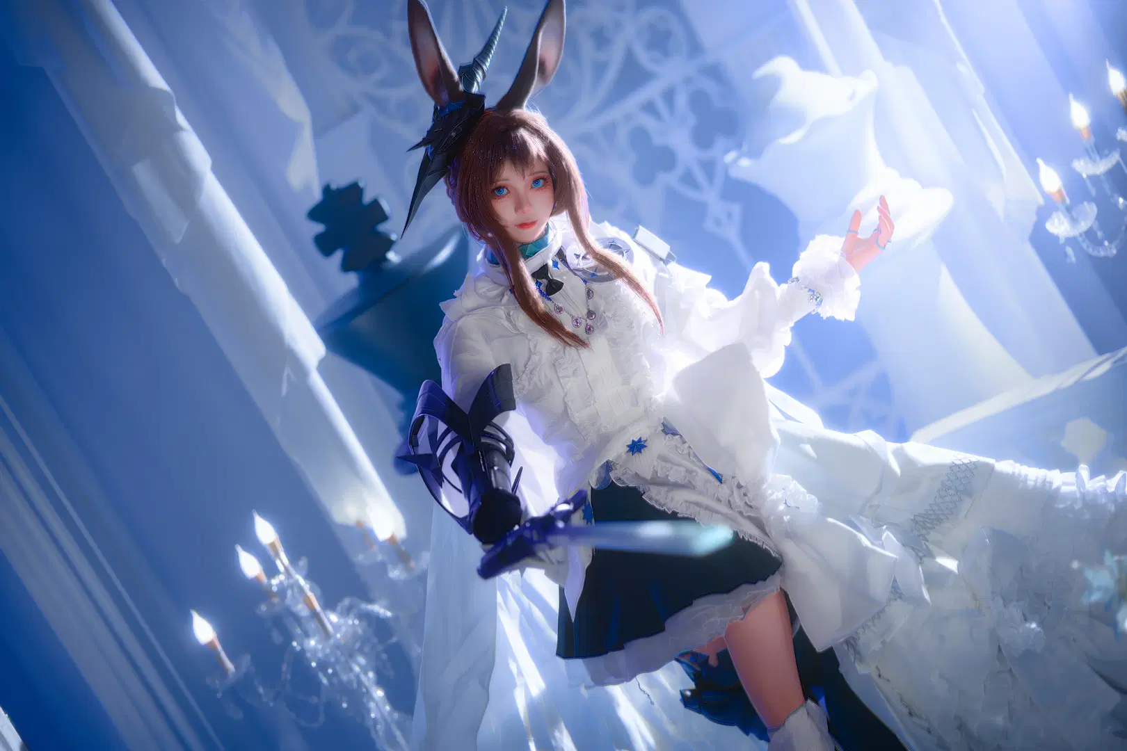 【阿米娅cos】明日方舟兔耳少女化身黑马骑士，白色圣殿里的幽蓝魔法 - 店长DD - 第5张
