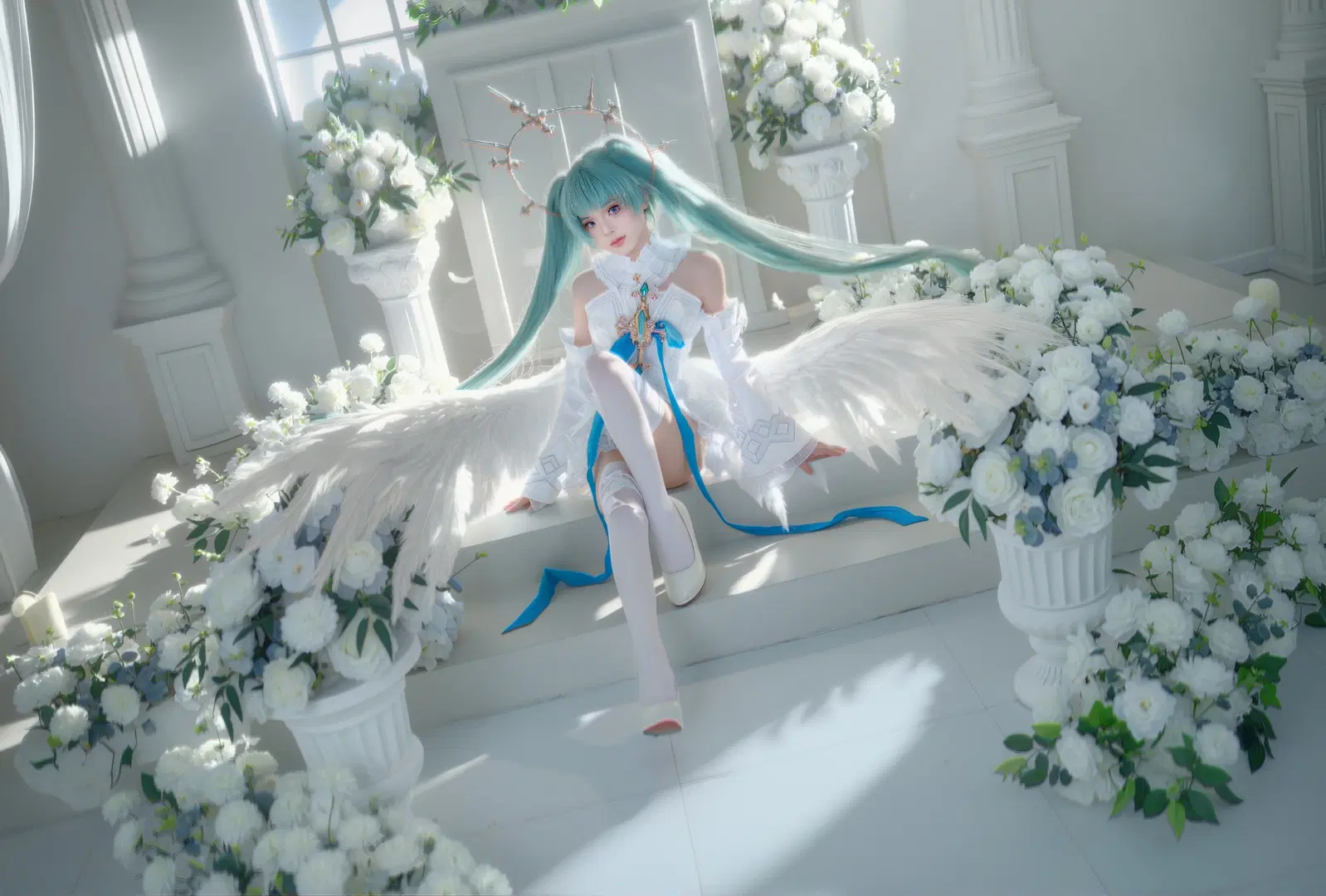 [Hatsune Miku cosplay] Angel Miku, the sacred vibe of white wings and blue ribbons by 店长DD - Image 3