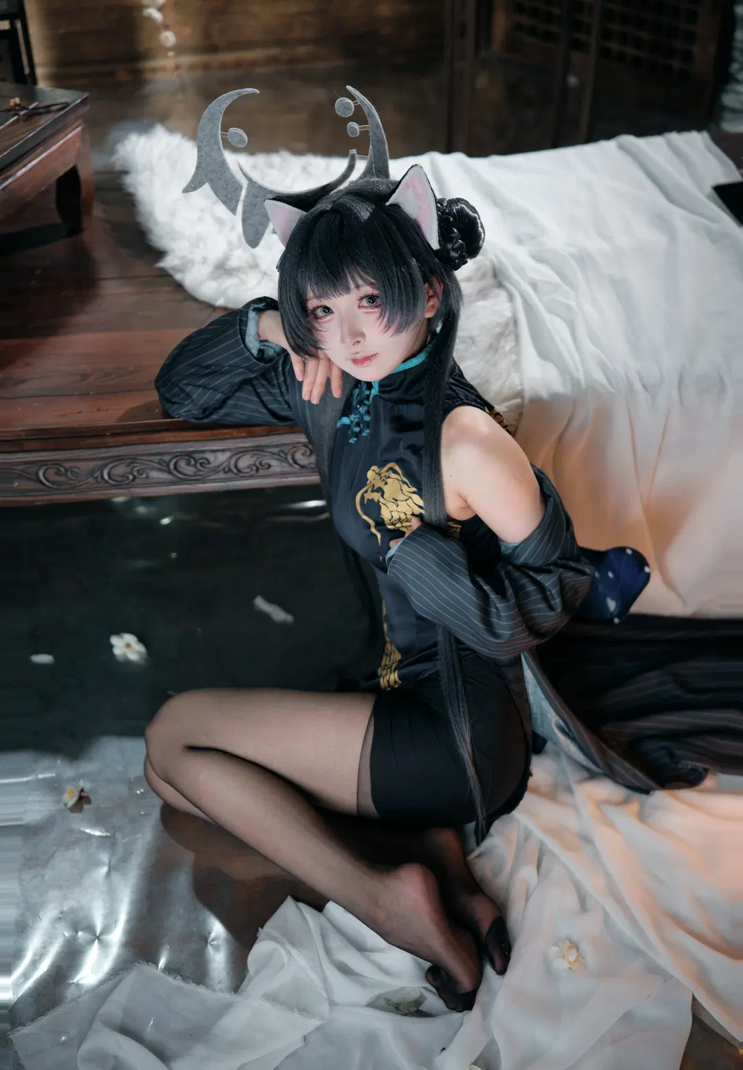 【Misaki cosplay】Blue Archive: Black & Gold Qipao with Cat Ears & Horns | Ancient style cosplay Stockings by 忧郁的芒果酱 - Image 3