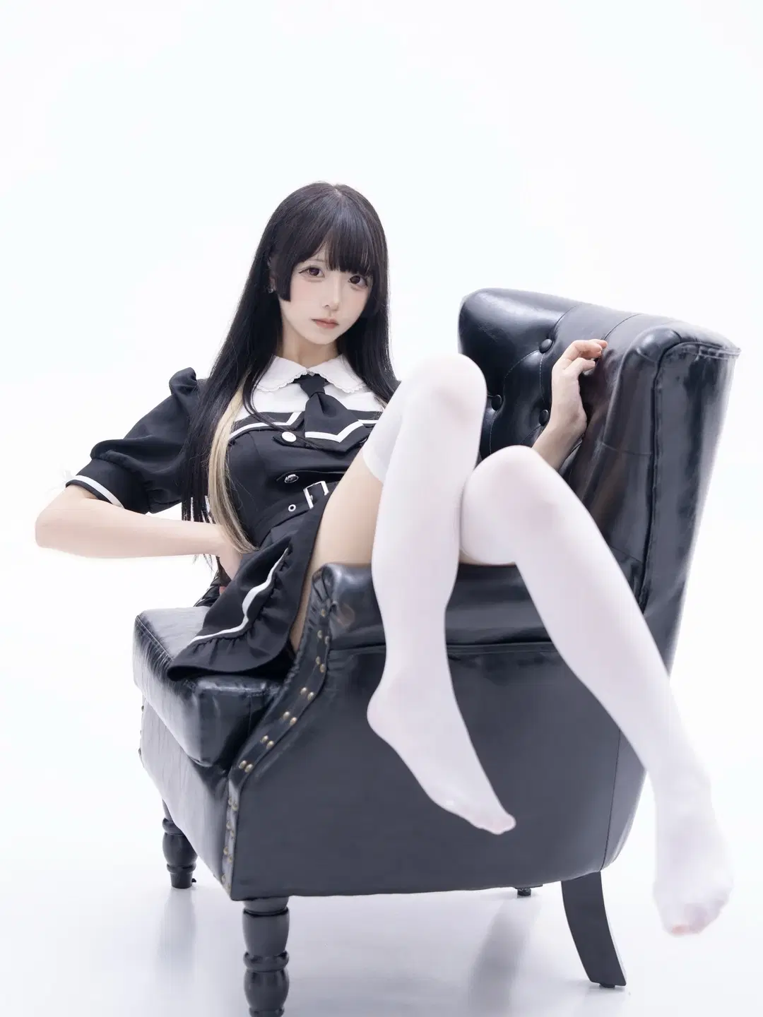 cosplay, White studio photography, Black dress, White over-the-knee socks, Dark vintage style