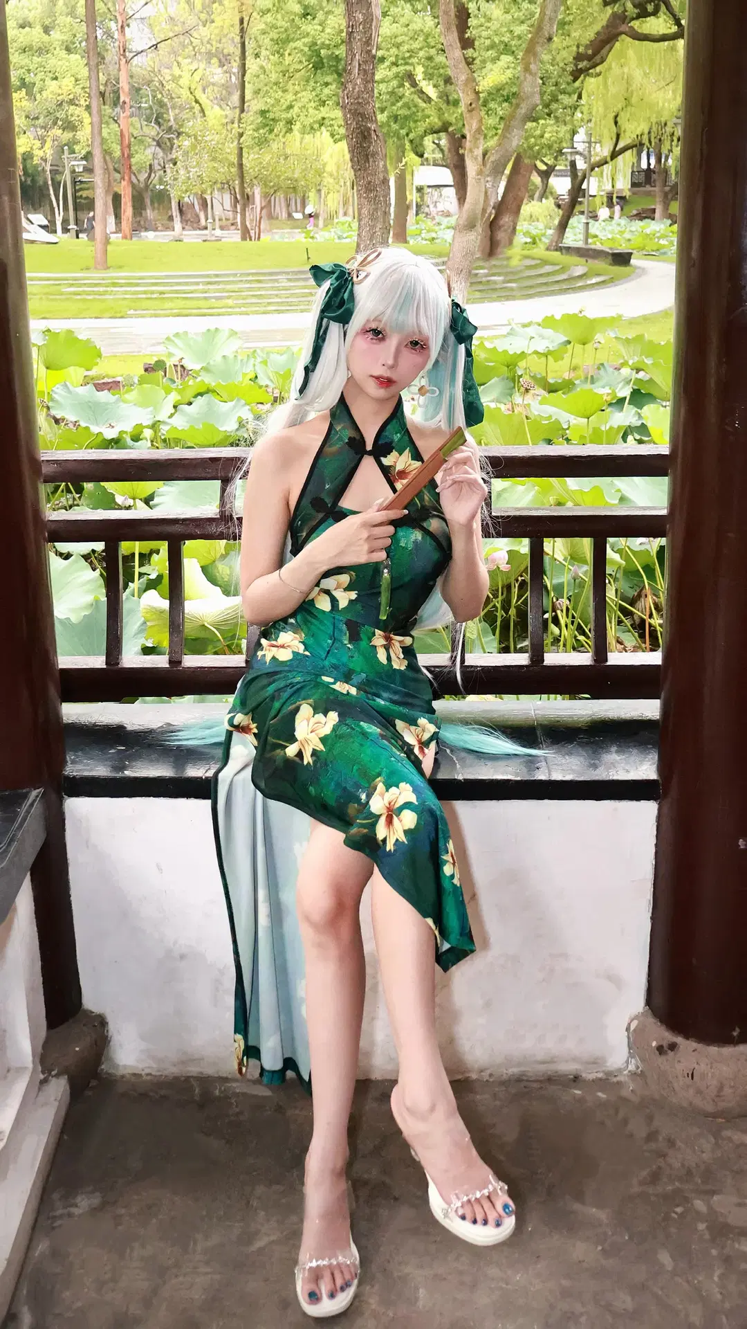 [Jinhsi cosplay] Another Side in a Summer Garden: Interpreting a Unique Wuthering Waves by 小可 - Image 2