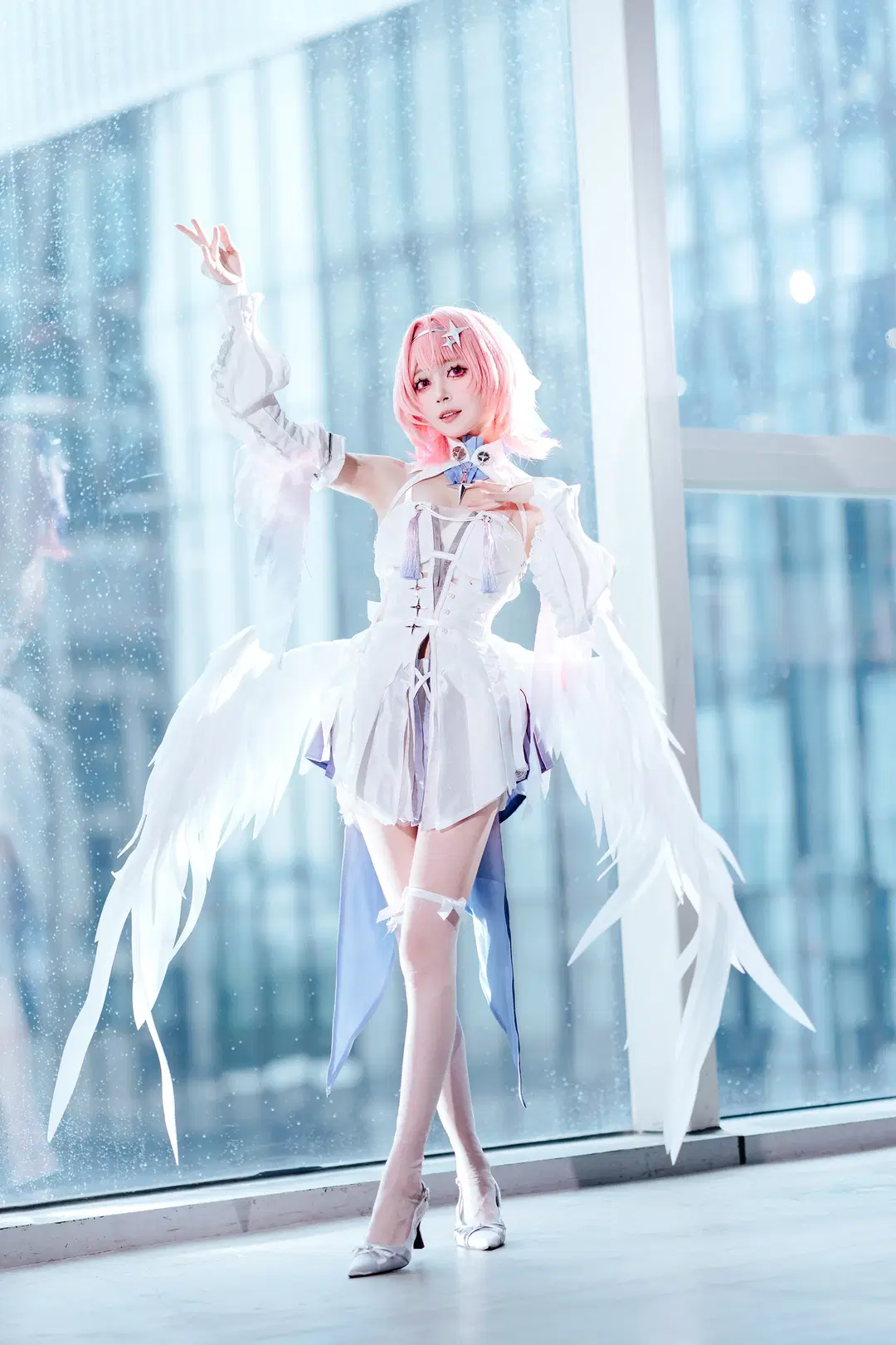 Zenless Zone Zero, Convention photos, White stockings, Remielle cosplay, wing props