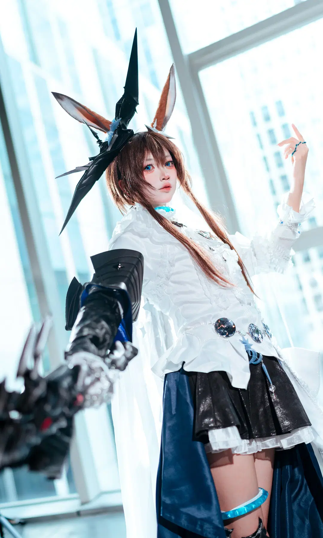 【阿米婭cos】明日方舟螢火蟲漫展返圖，機械裝甲與不對稱設計的細節還原 - zbw-满满满满 - 第3張