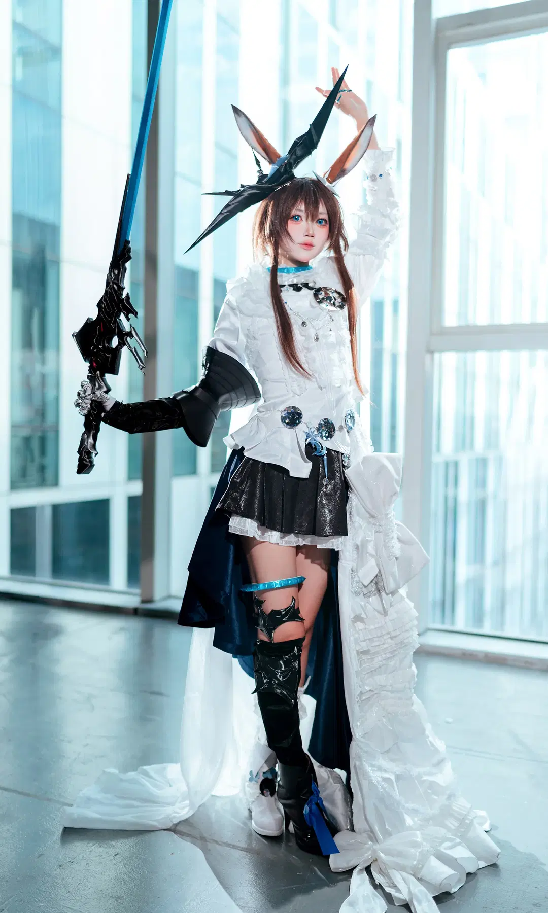 【阿米婭cos】明日方舟螢火蟲漫展返圖，機械裝甲與不對稱設計的細節還原 - zbw-满满满满 - 第5張