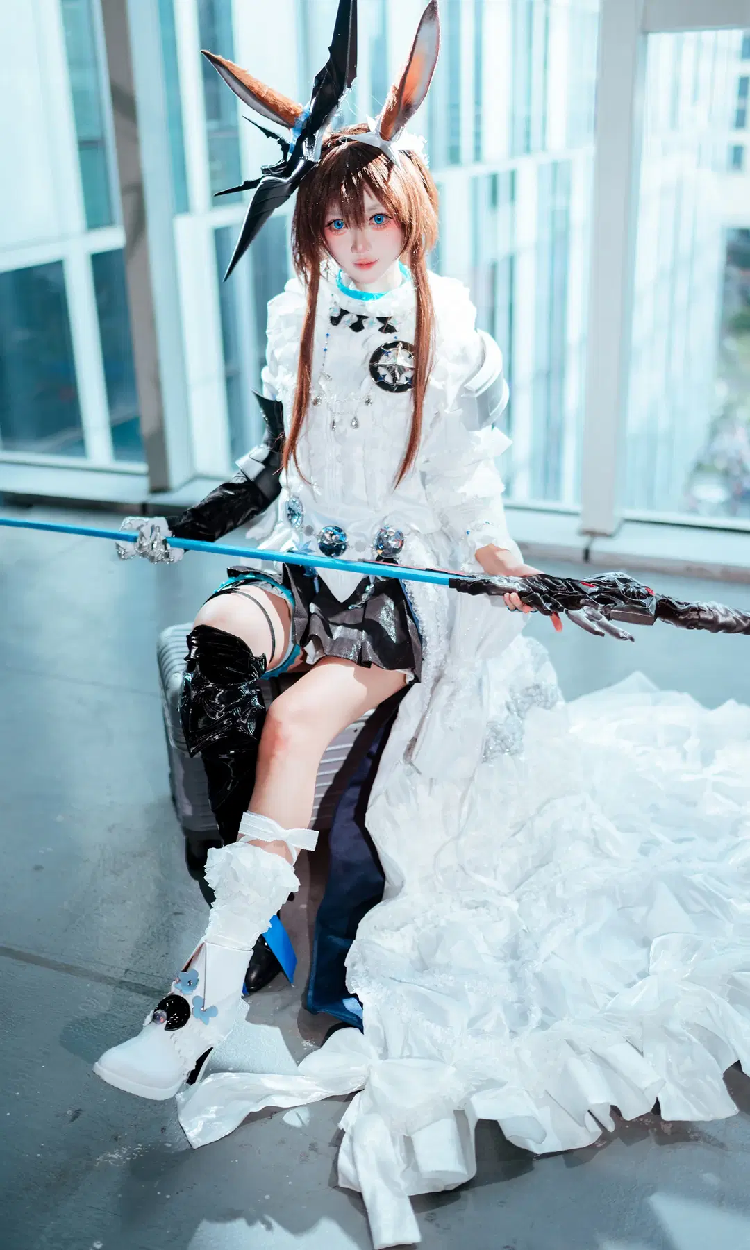【阿米婭cos】明日方舟螢火蟲漫展返圖，機械裝甲與不對稱設計的細節還原 - zbw-满满满满 - 第6張