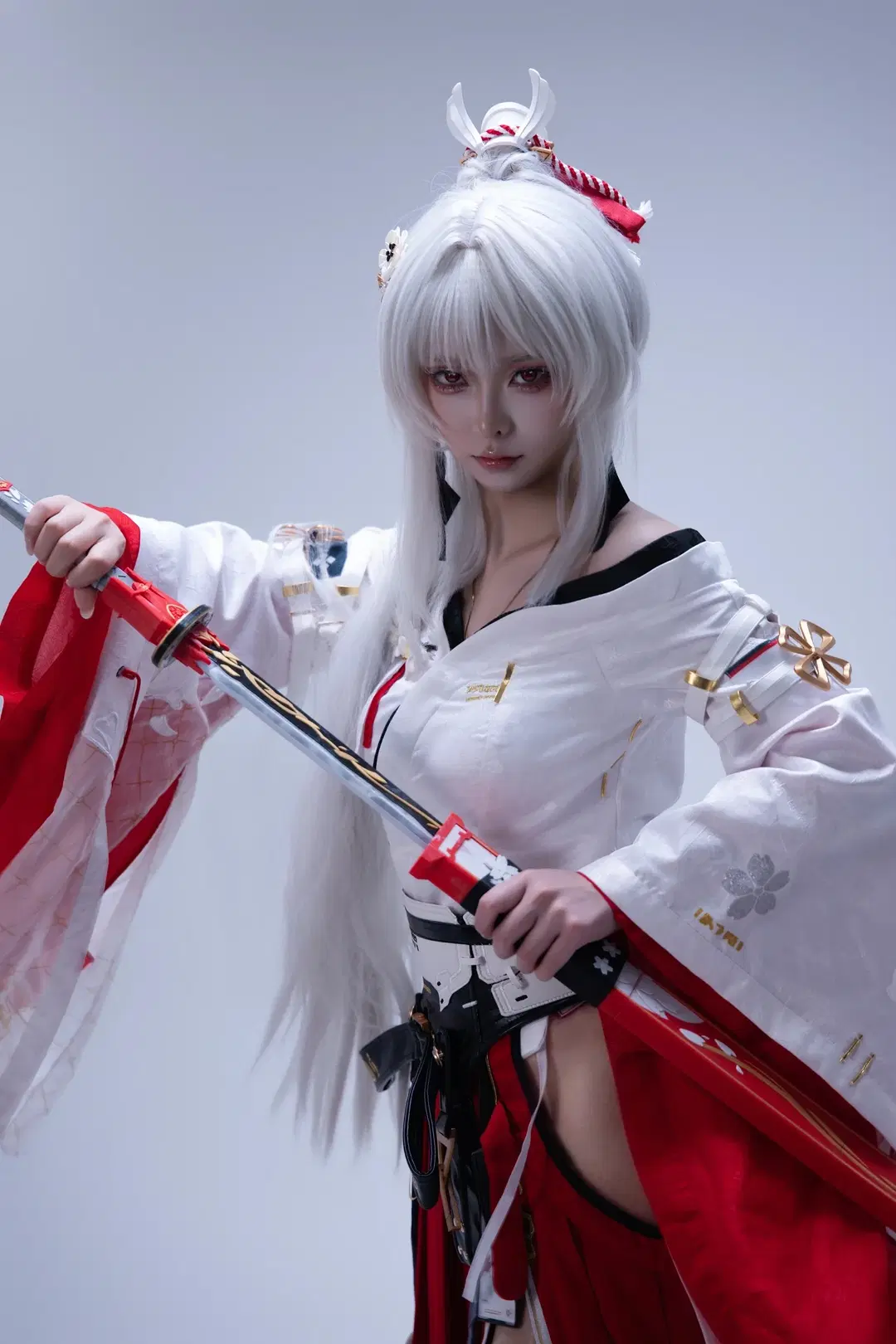 鳴潮緋雪cos 紅白和風與刀劍的碰撞 - KomikadoYUC - 第6張