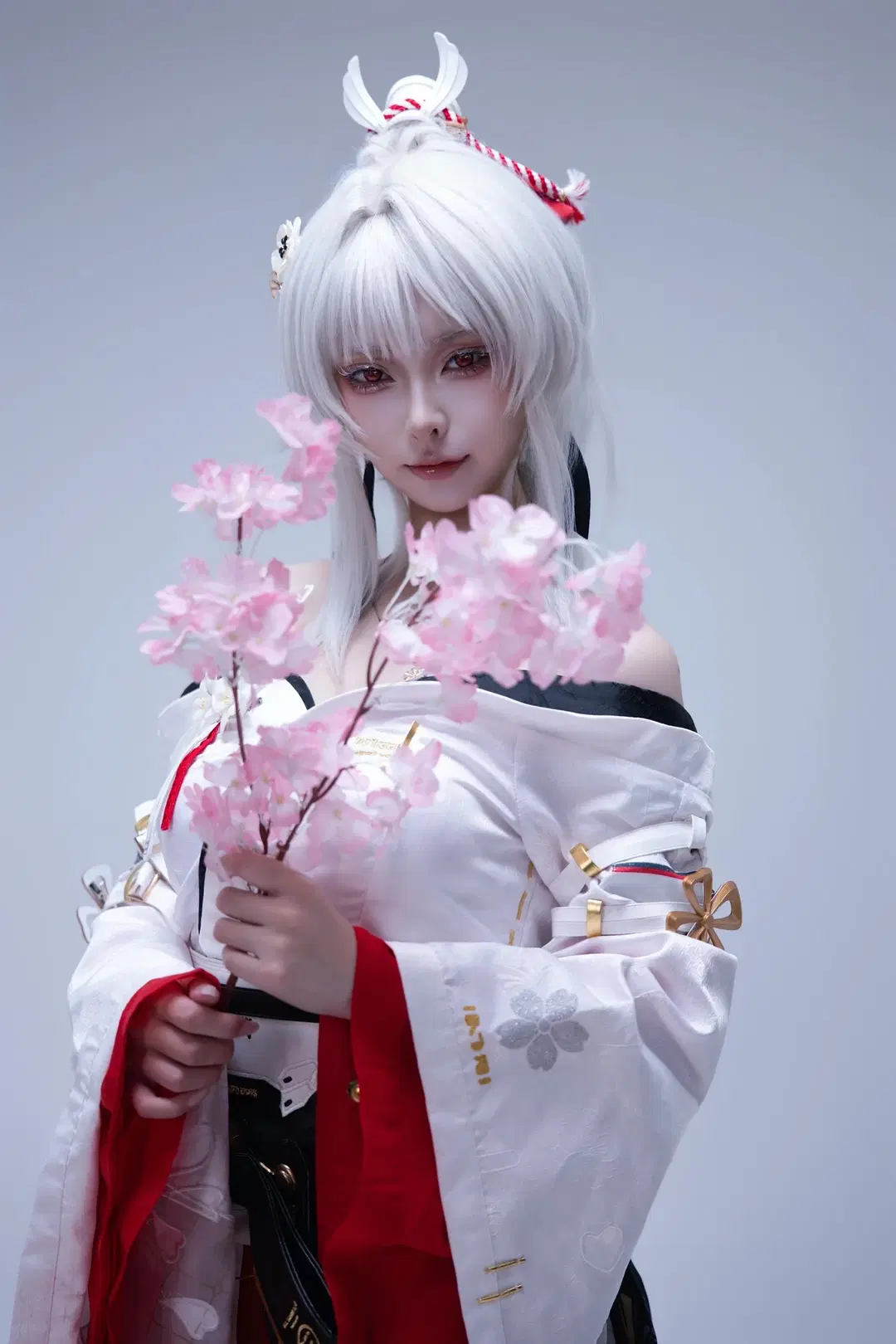 鳴潮緋雪cos 紅白和風與刀劍的碰撞 - KomikadoYUC - 第7張