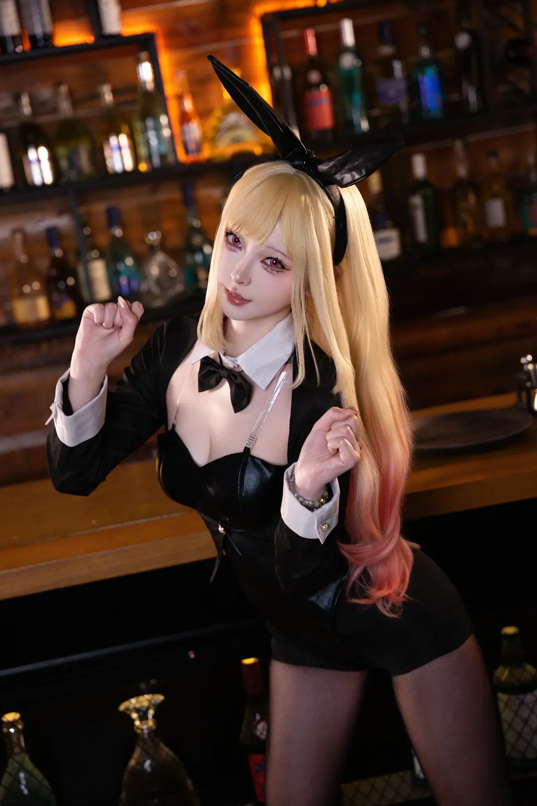 黒ストッキング, 喜多川海夢コスプレ, その着せ替え人形は恋をする, バー撮影, バニーガールコスプレ