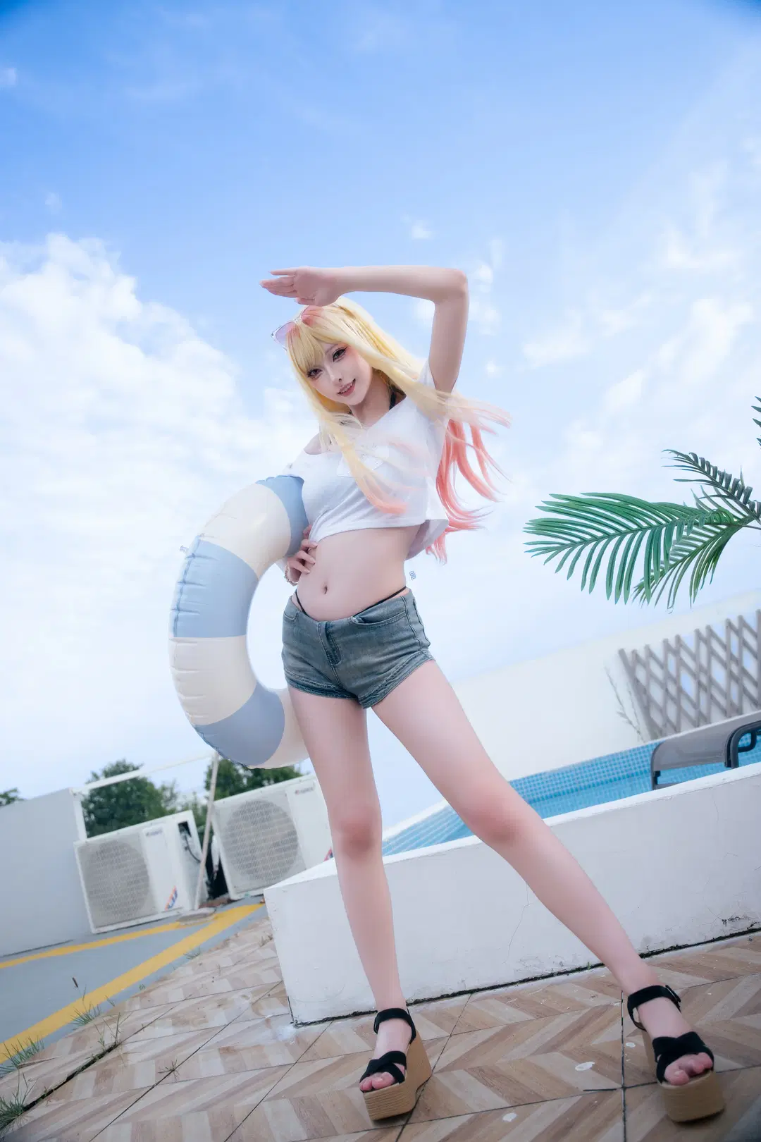 【喜多川海梦cos】更衣人偶坠入爱河，雨后泳池边的夏日休闲 - KomikadoYUC - 第2张