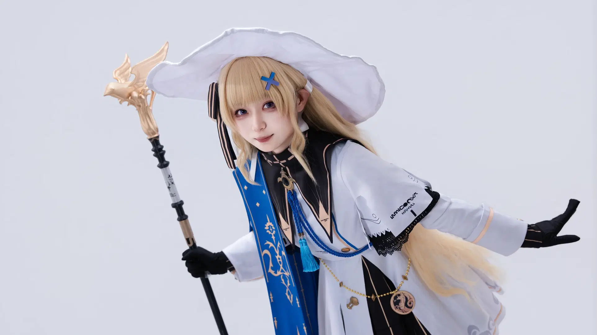 【菲比cos】鸣潮菲比的魔法时刻，法杖与白丝搭配很绝 - KomikadoYUC - 第5张