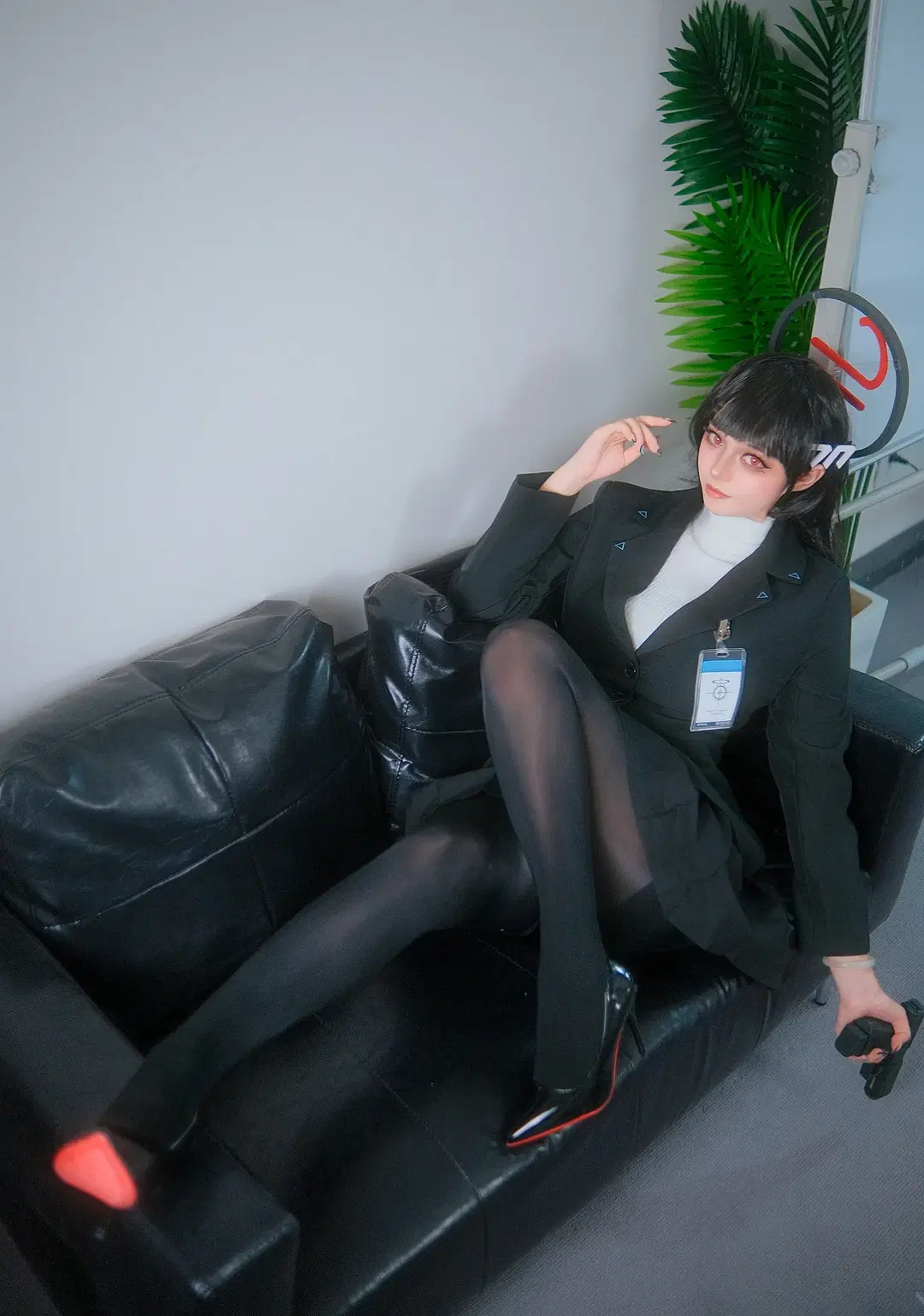【调月莉音cos】碧蓝档案：白毛衣与黑丝的休闲时刻 - 面团sama - 第2张