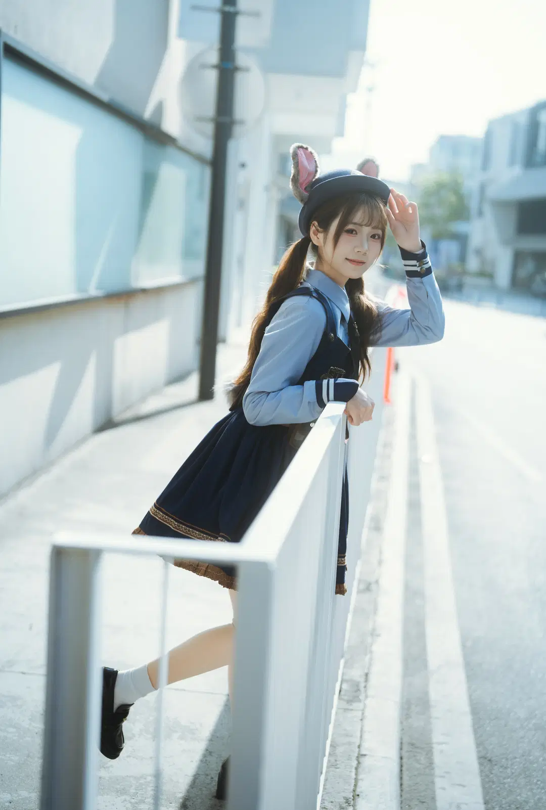 [Judy cosplay] Zootopia Bunny Cop Hits the Street: Snapping a Wild Judy on the Streets of Guangzhou by 小红帽 - Image 5