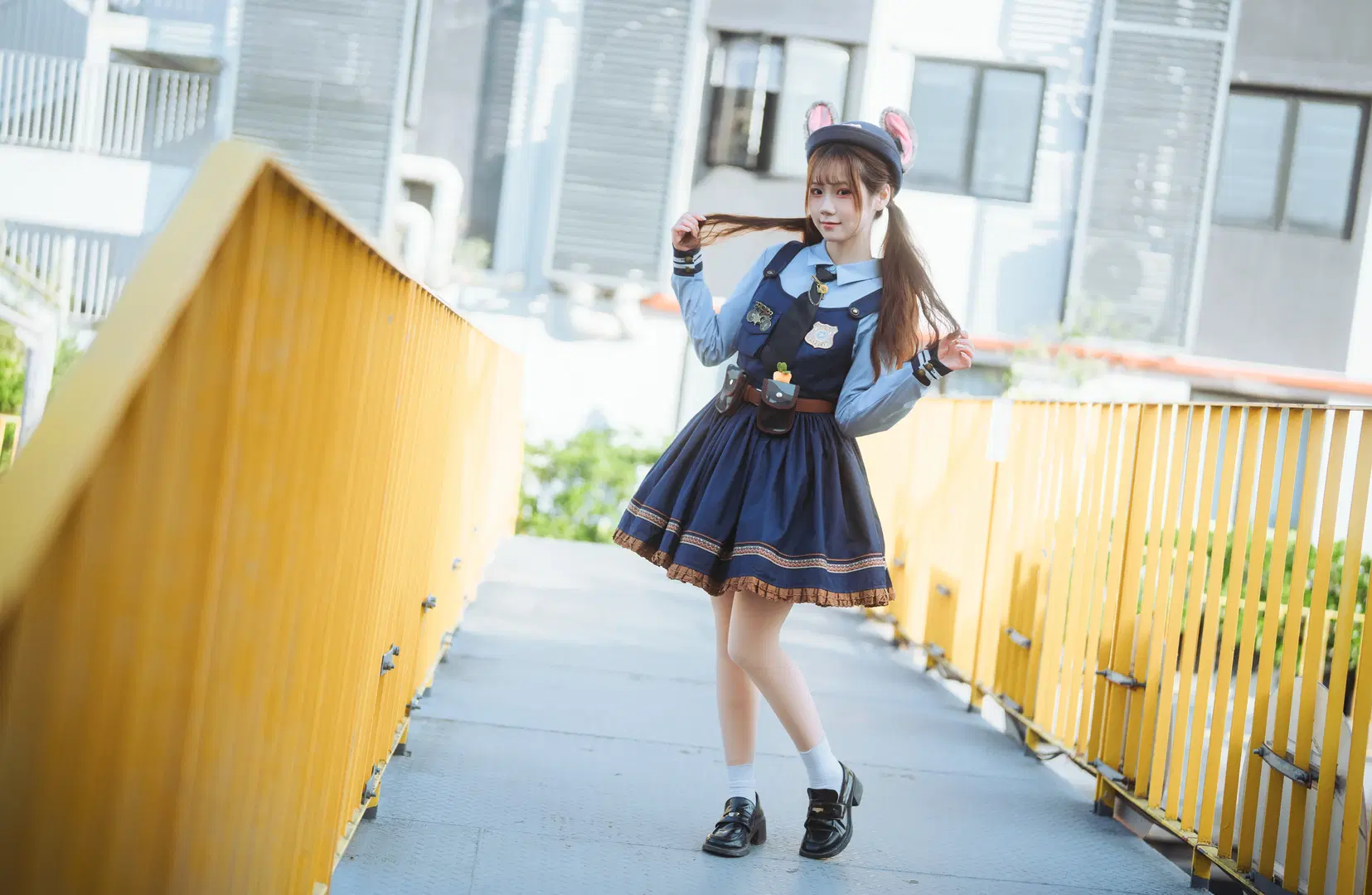 [Judy cosplay] Zootopia Bunny Cop Hits the Street: Snapping a Wild Judy on the Streets of Guangzhou by 小红帽 - Image 7