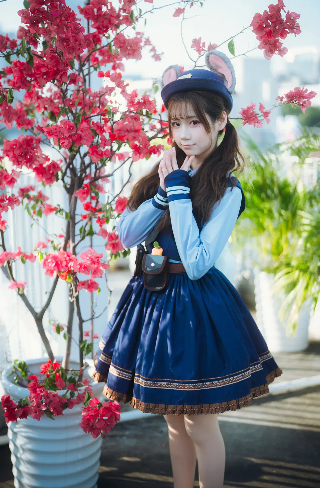 [Judy cosplay] Zootopia Bunny Cop Hits the Street: Snapping a Wild Judy on the Streets of Guangzhou by 小红帽 - Image 8