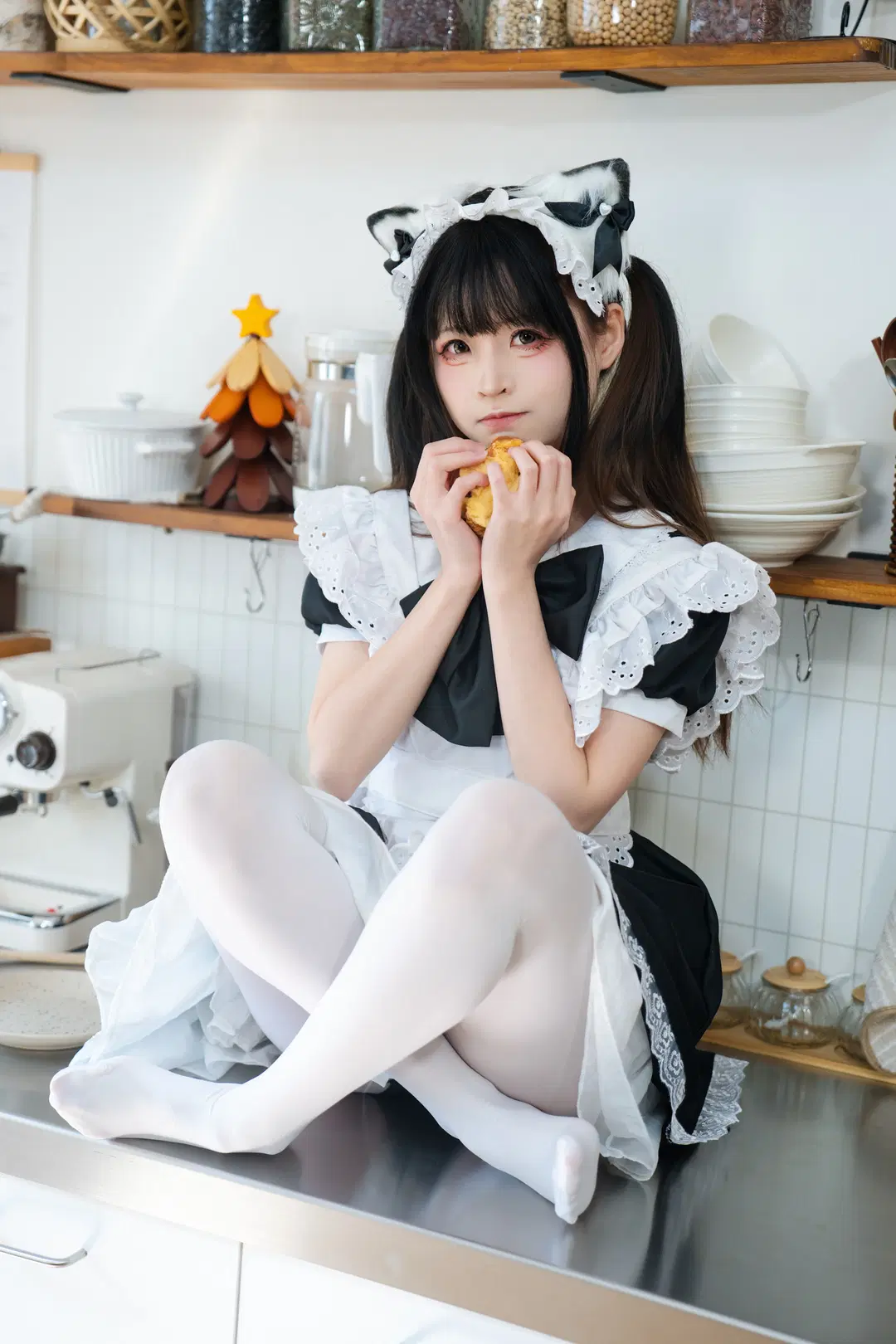 厨房里的猫耳女仆，这套白丝打扮真的很有反差感 - 小红帽 - 第2张