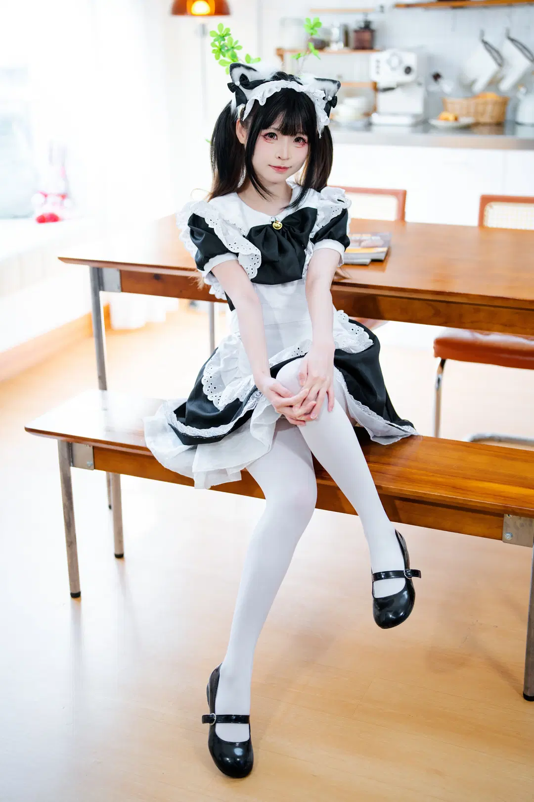 二次元少女, 白丝穿搭, 女仆装cos, 厨房写真, 猫耳女仆