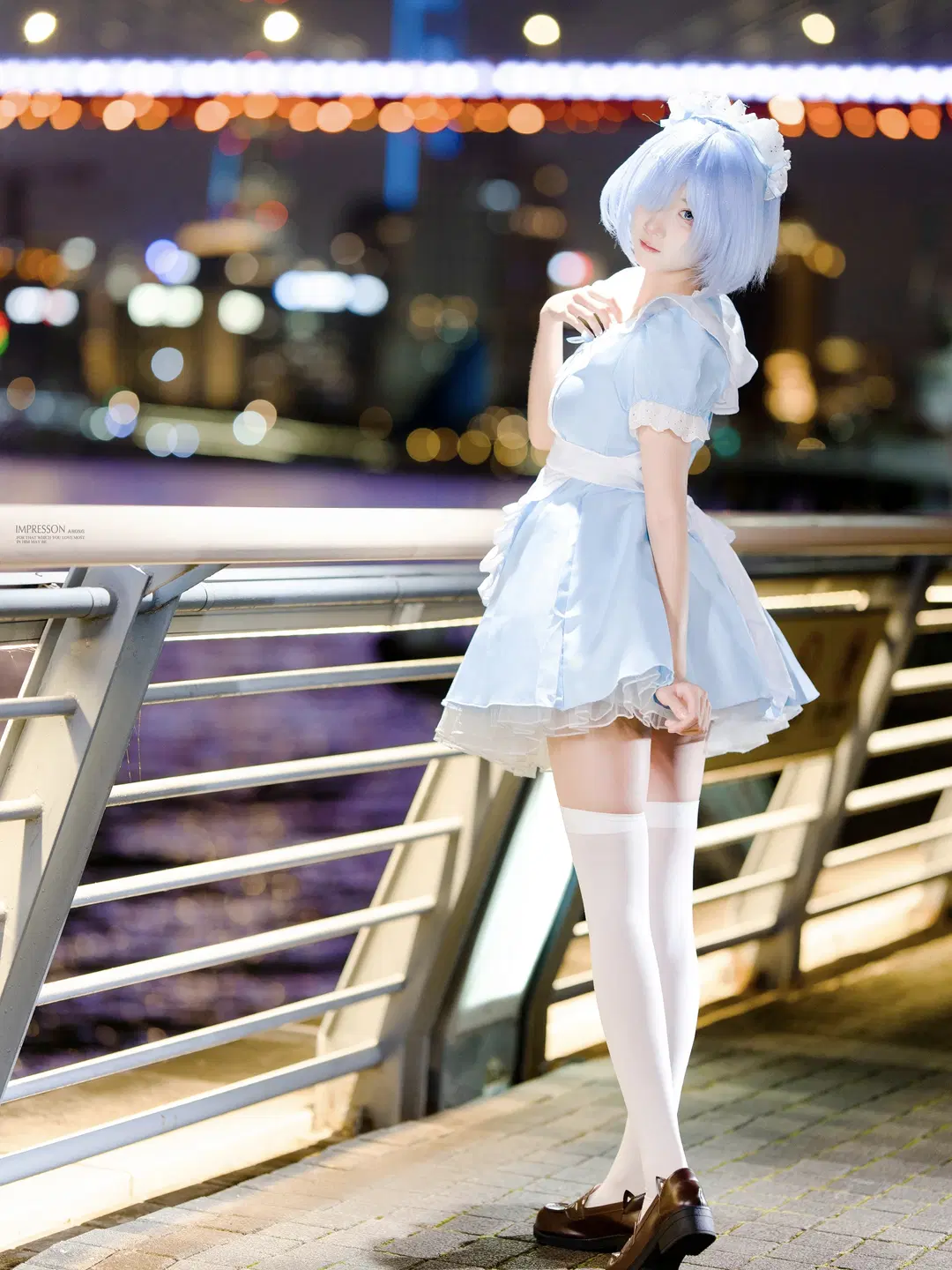 【レム コスプレ】青白のメイド服と夜の遊歩道を渡る微風（夜景ポートレート・二次元コスプレ） - 阿宏 - 3枚目