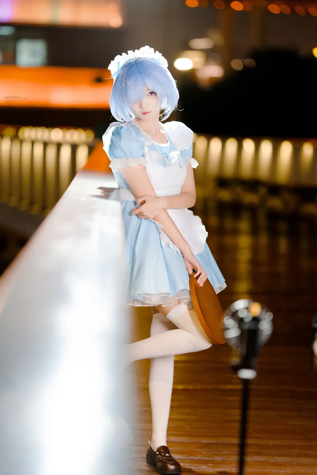 【レム コスプレ】青白のメイド服と夜の遊歩道を渡る微風（夜景ポートレート・二次元コスプレ） - 阿宏 - 6枚目