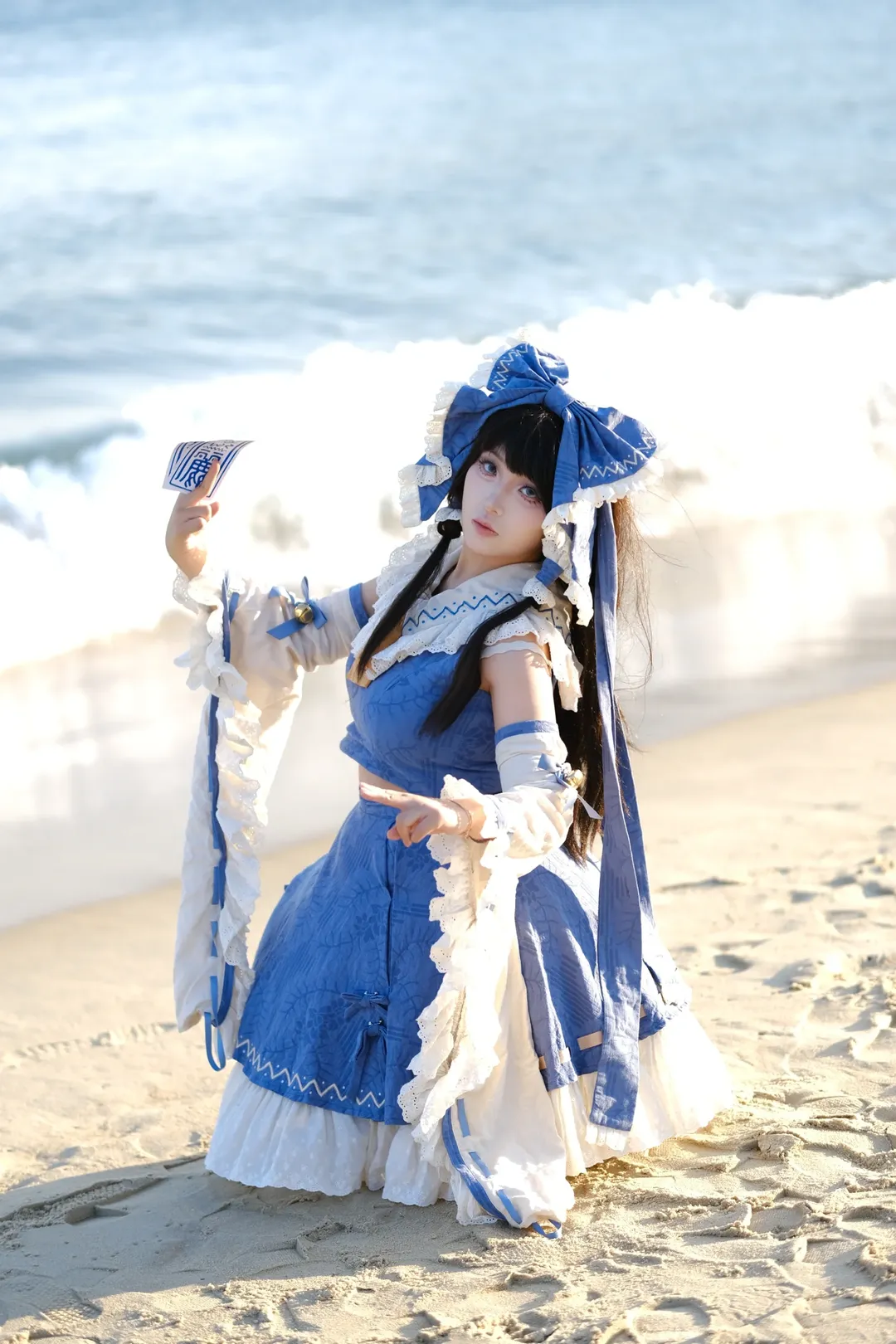 博麗霊夢コスプレ, 東方Project, 青霊夢コスプレ, コスプレ撮影, 海辺のロケ - 1枚目