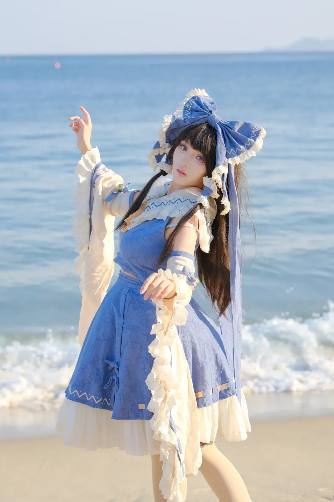 博麗霊夢コスプレ, 東方Project, 青霊夢コスプレ, コスプレ撮影, 海辺のロケ - 2枚目