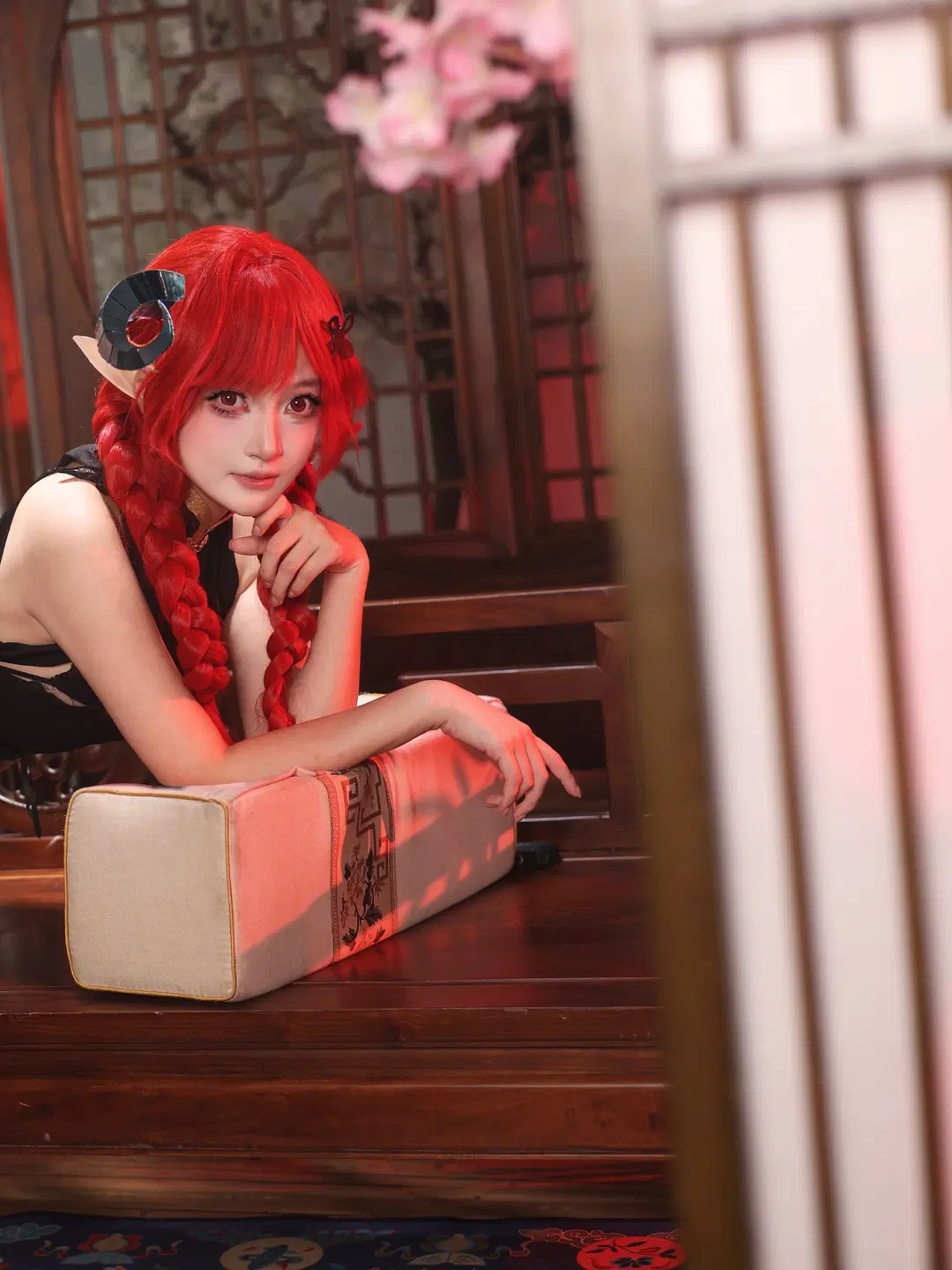 【興登堡cos】紅髮雙辮搭配黑絲吊帶的中式棚拍 - 曲laugh_2 - 第2張