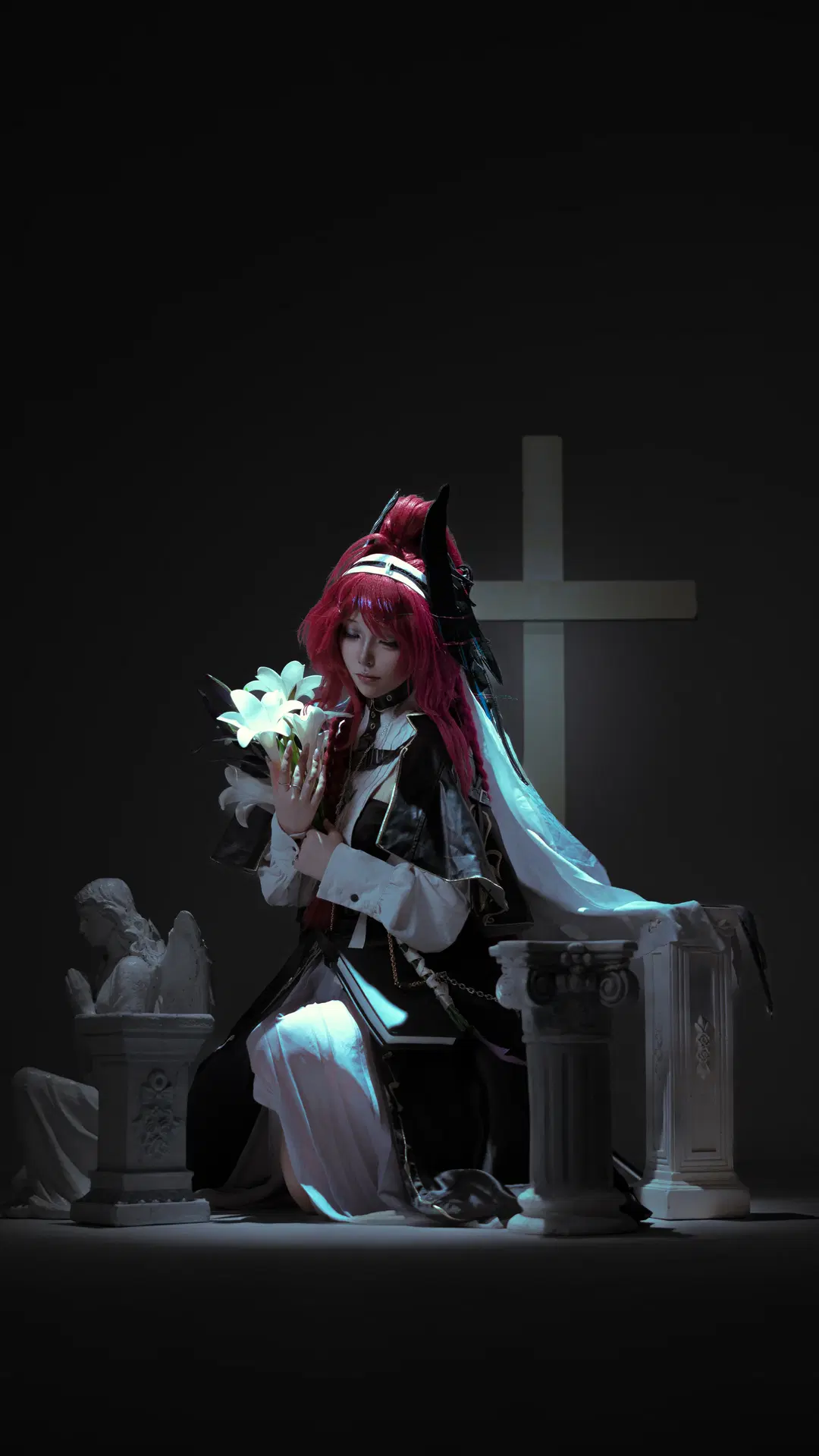 明日方舟聆音cos 紅黑哥特風裡的靜謐與神秘 - 一千零一问 - 第2張