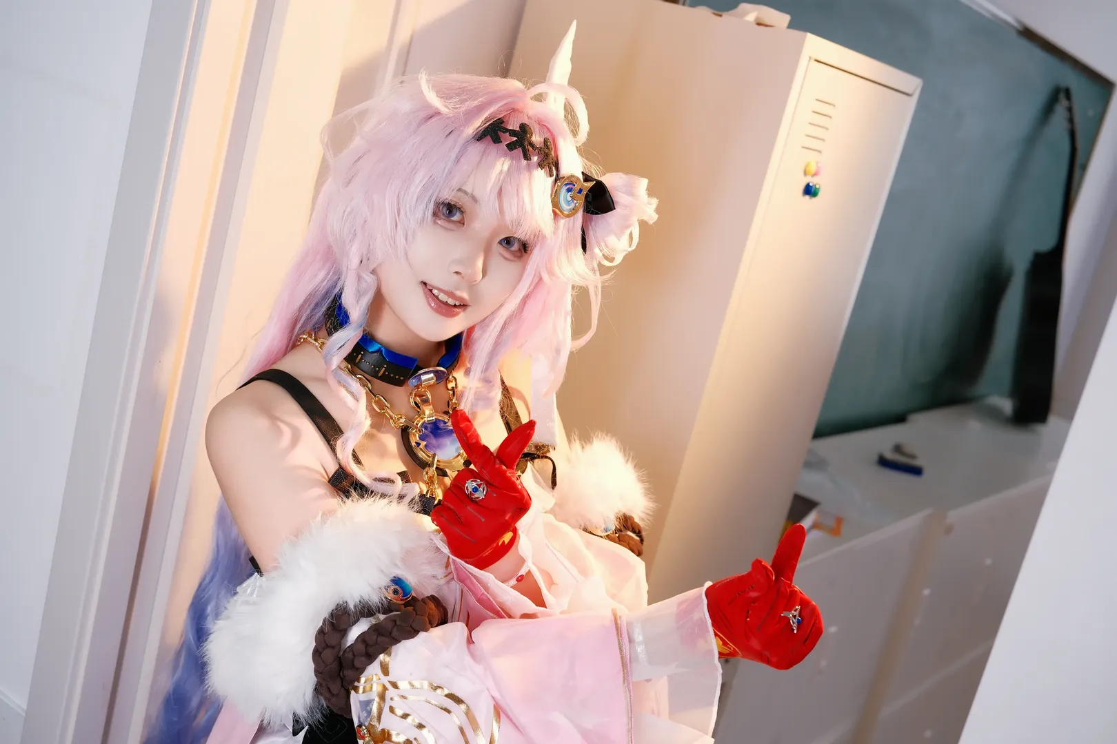 鸣潮, 达妮娅cos, 粉发少女, cosplay摄影, 二次元装扮 - 第2张