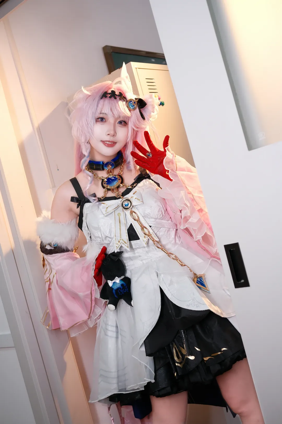 鸣潮, 达妮娅cos, 粉发少女, cosplay摄影, 二次元装扮
