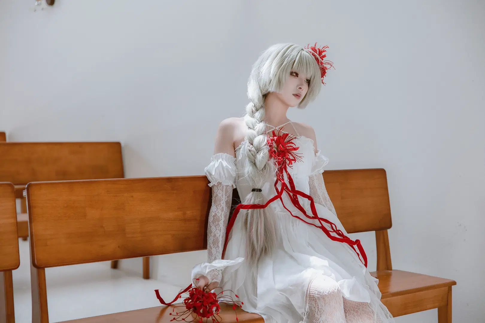 鸣潮, 红白配色, 弗洛洛cos, 白丝, cosplay摄影