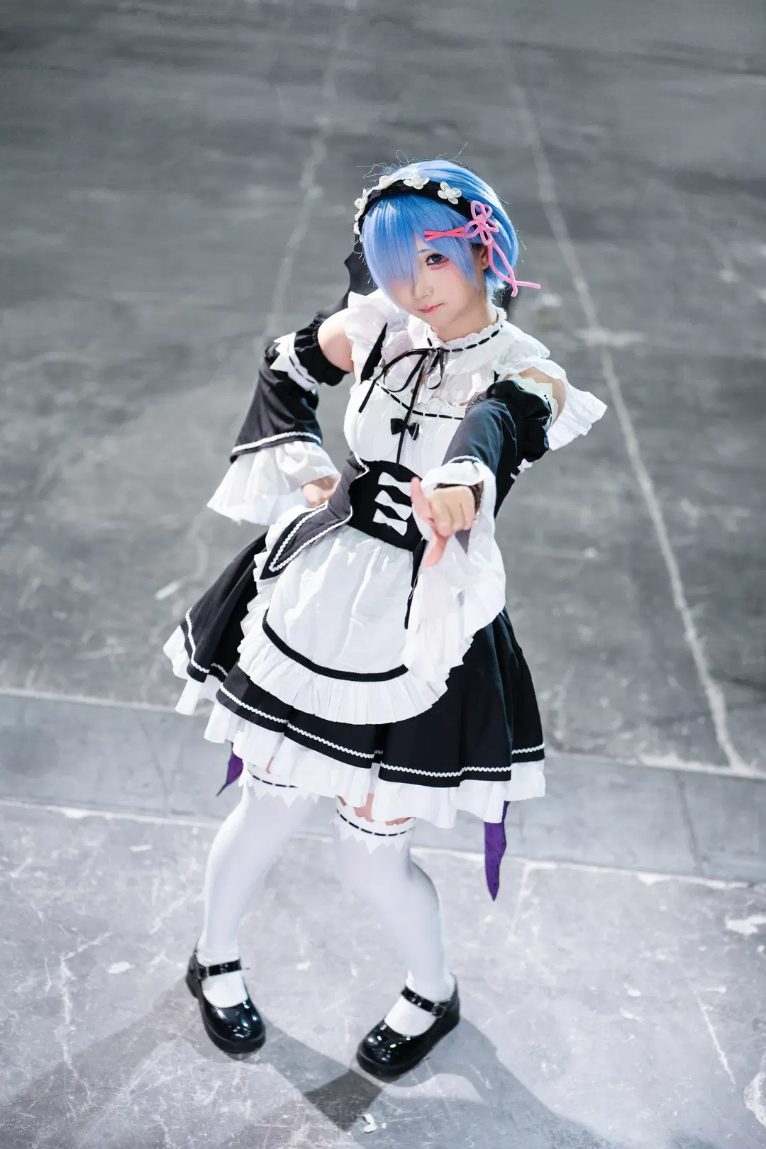 [Rem Cosplay] Maid Outfit Convention Photos from Re:Zero - Starting Life in Another World by ABING - Image 4