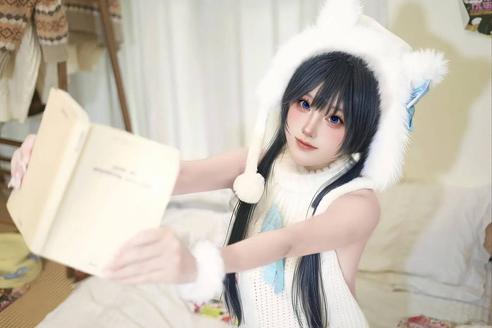 [Ryuge Kisaki cosplay] Blue Archive white-haired kitty's at-home moments by 坑坑不坑 - Image 2
