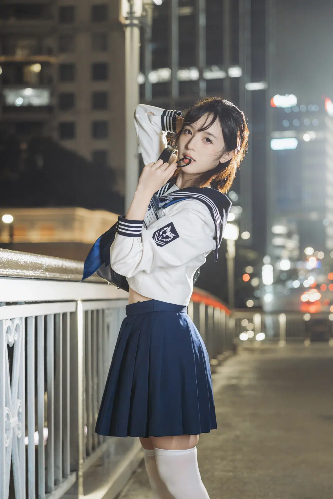【JK uniform photoshoot】Rainy Night Atmosphere JK Uniform Photoshoot: A Perfect Match of Clear Umbrella Photography and White Over-the-Knee Socks by 吶魄罗 - Image 5
