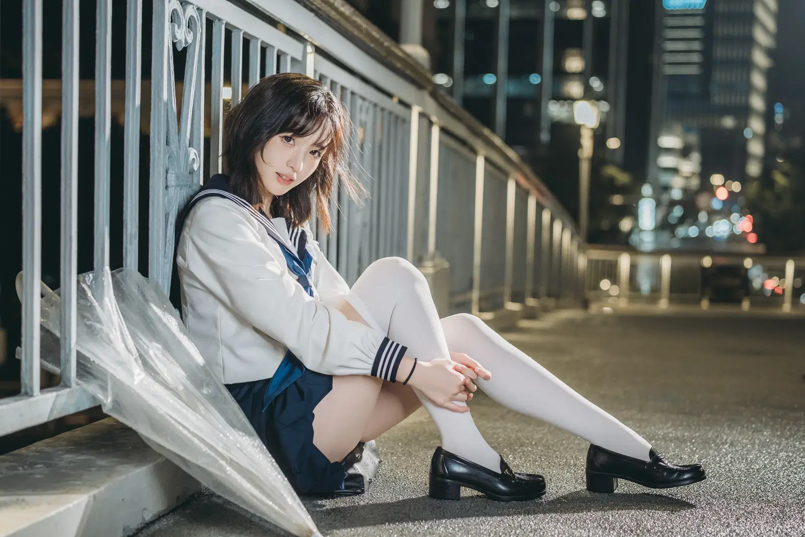 【JK uniform photoshoot】Rainy Night Atmosphere JK Uniform Photoshoot: A Perfect Match of Clear Umbrella Photography and White Over-the-Knee Socks by 吶魄罗 - Image 7