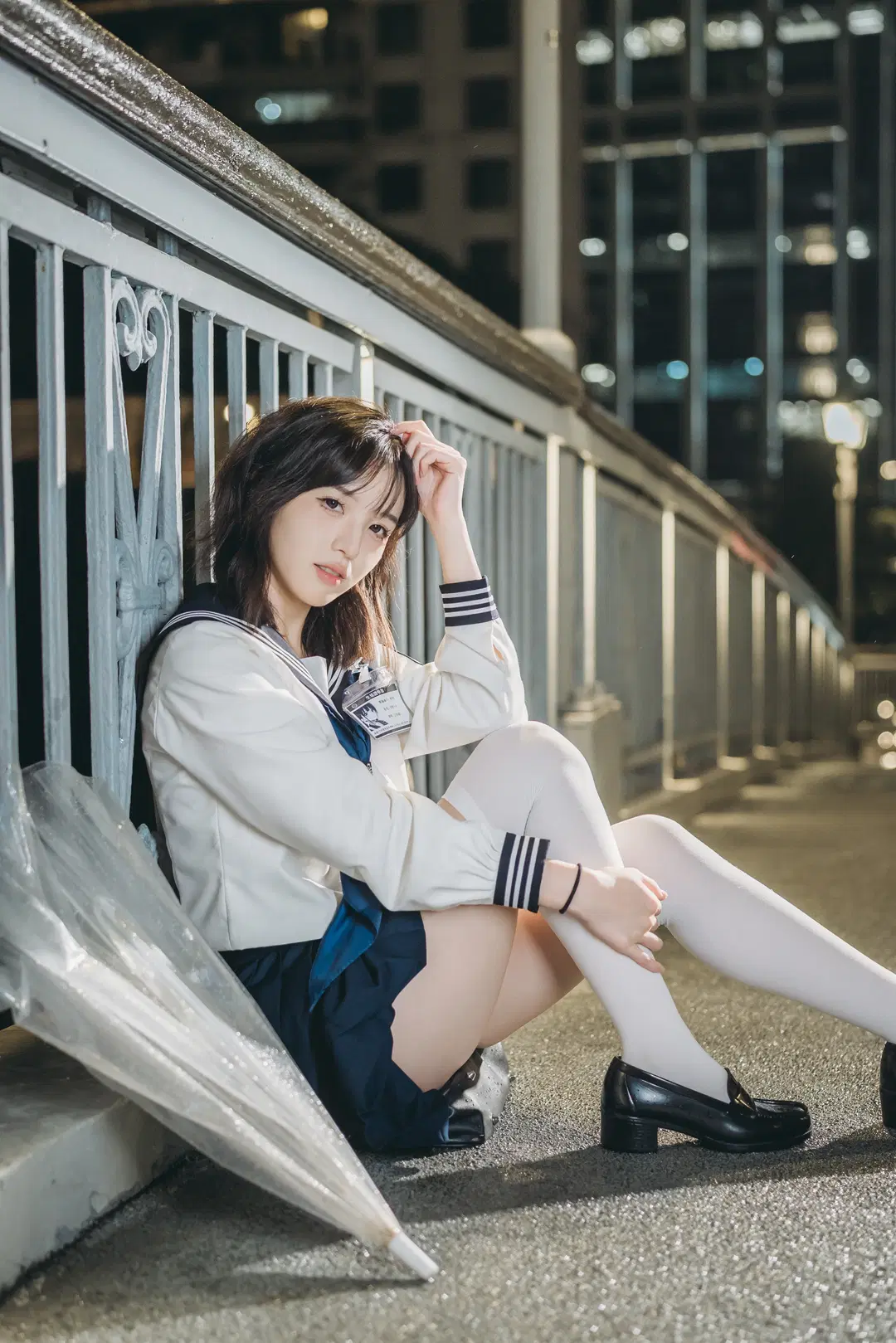 【JK uniform photoshoot】Rainy Night Atmosphere JK Uniform Photoshoot: A Perfect Match of Clear Umbrella Photography and White Over-the-Knee Socks by 吶魄罗 - Image 8