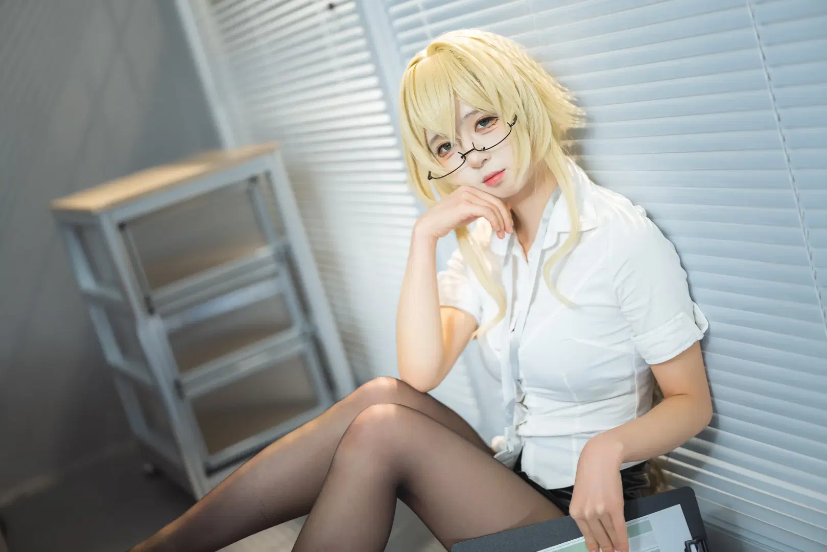 【ニヤニヤ教授 コスプレ】ブルーアーカイブ OL風オフィス制服グラビア - 吶魄罗 - 7枚目