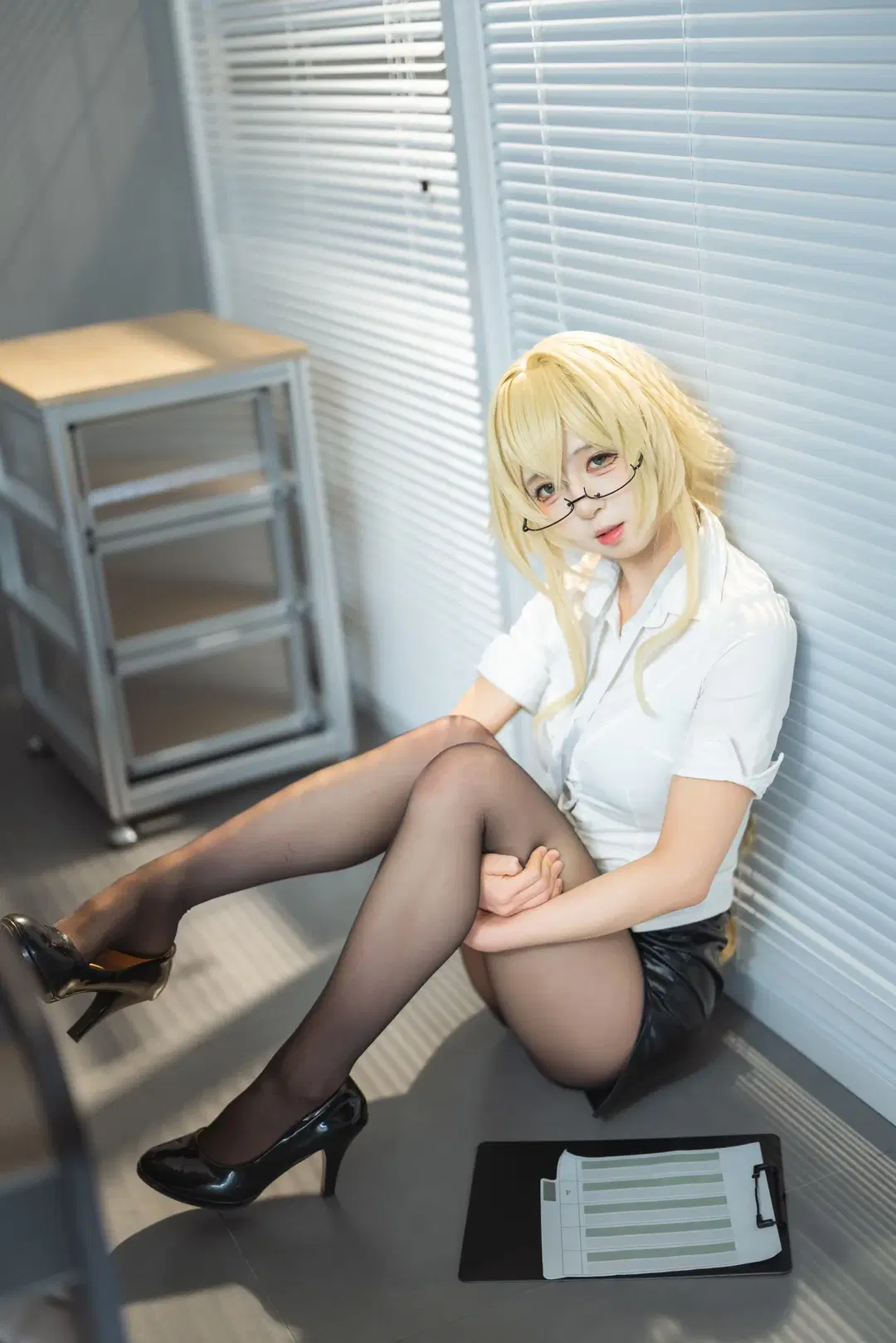 【ニヤニヤ教授 コスプレ】ブルーアーカイブ OL風オフィス制服グラビア - 吶魄罗 - 8枚目